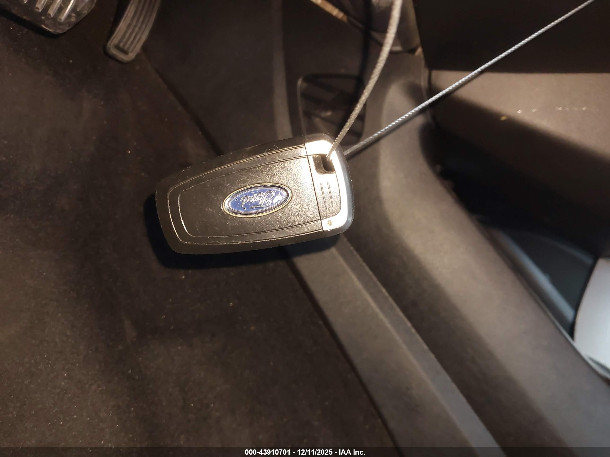 FORD FUSION image 11