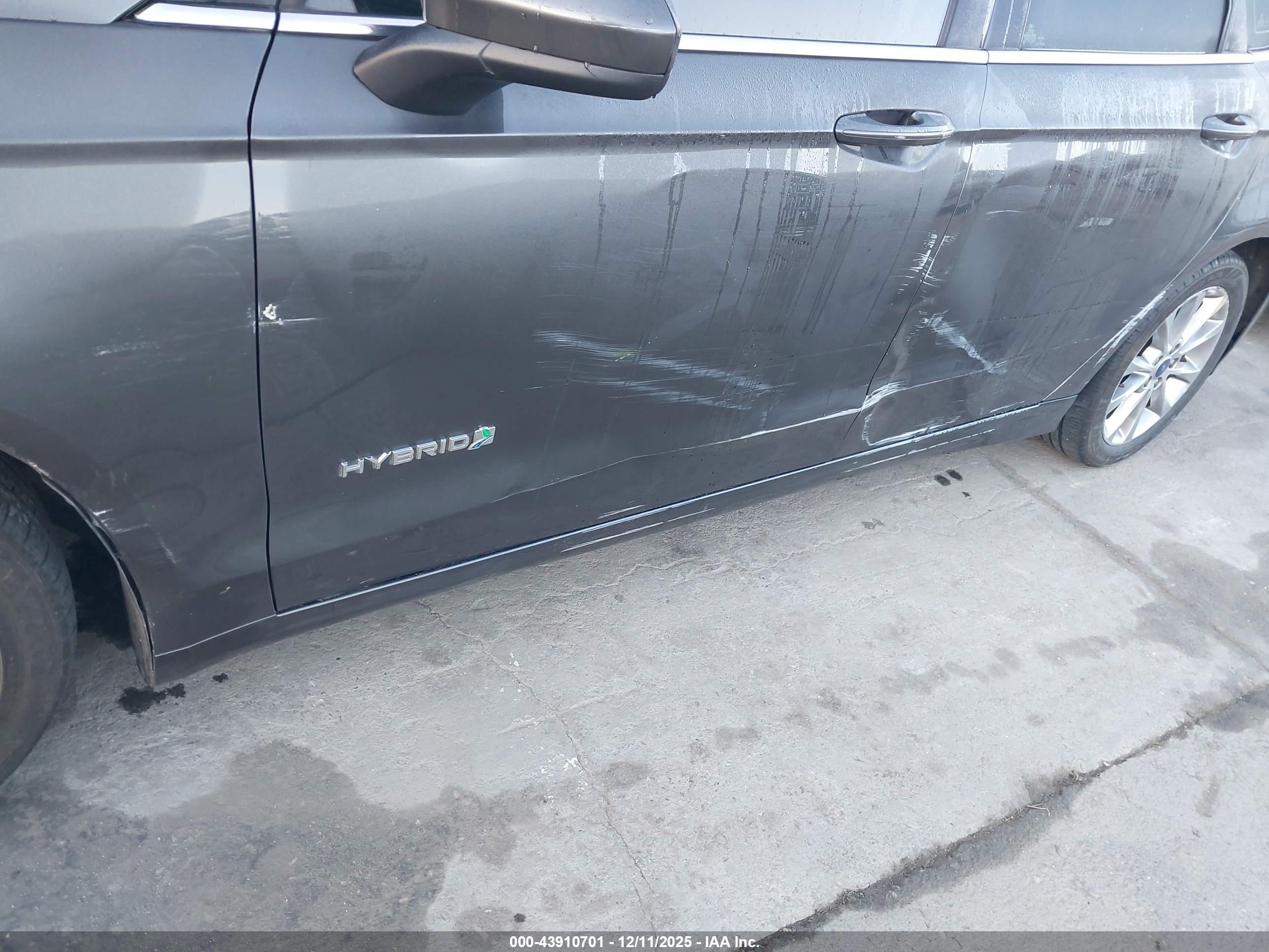 FORD FUSION image 6