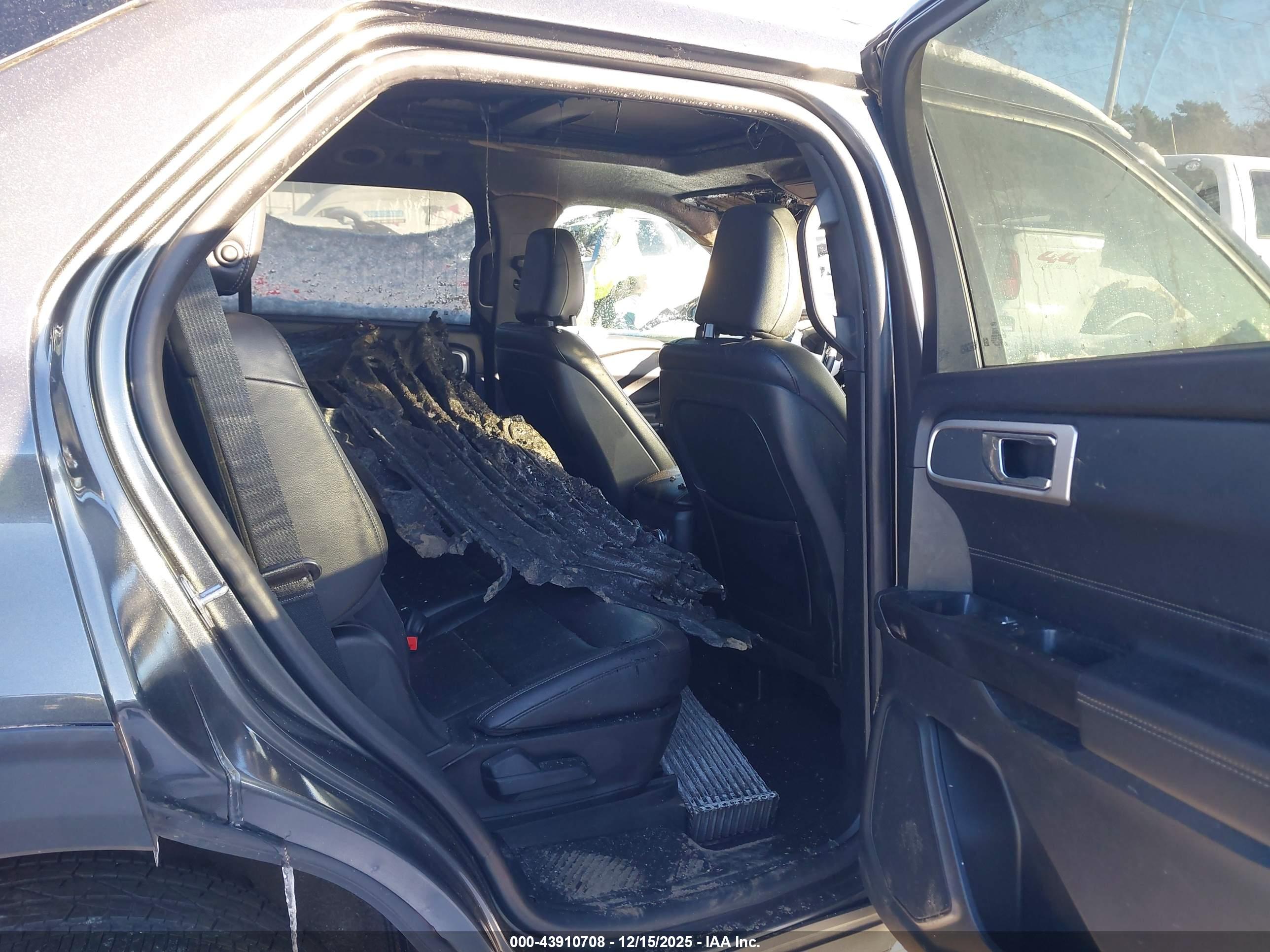 FORD EXPLORER image 8