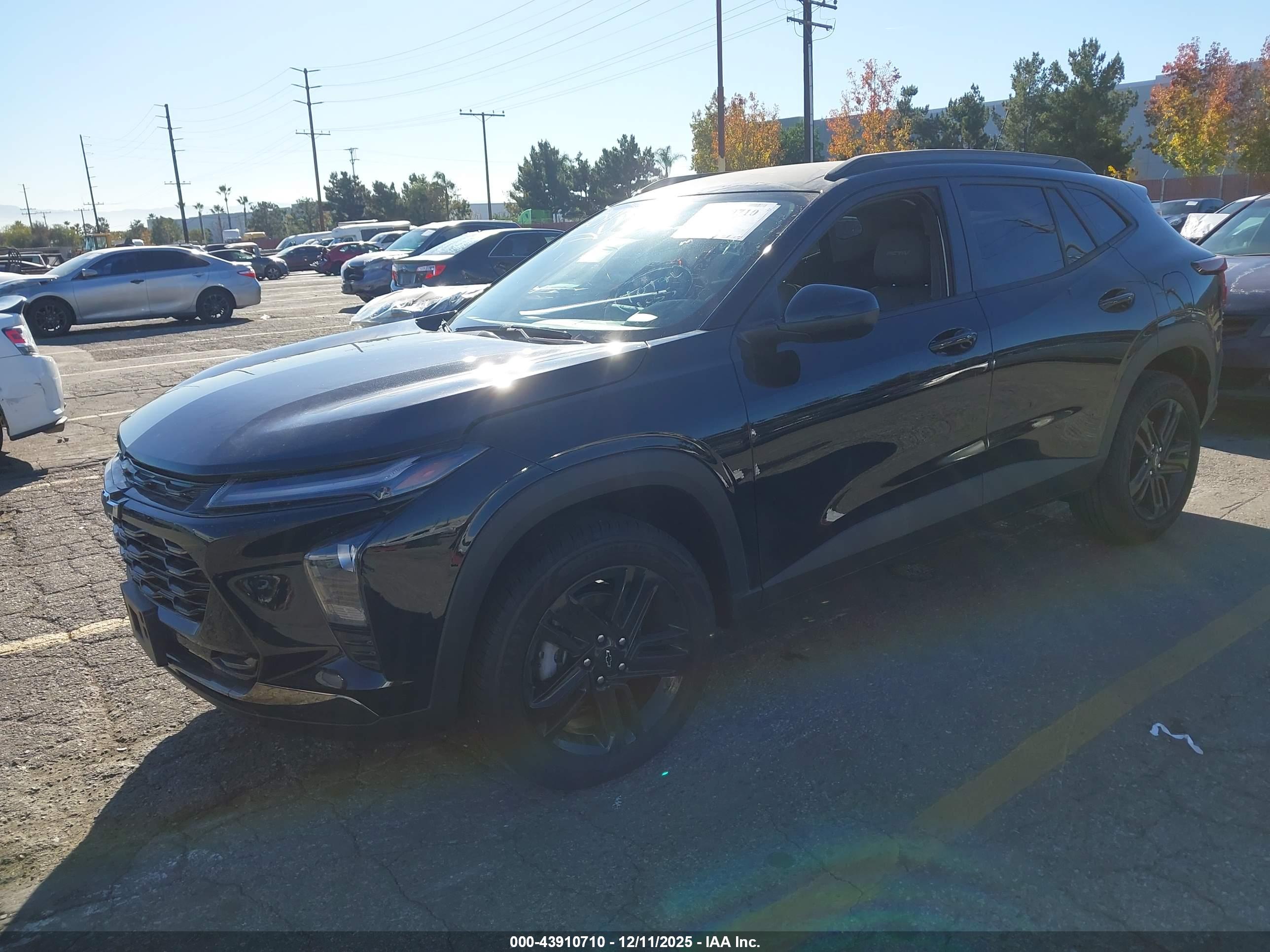 CHEVROLET TRAX image 2