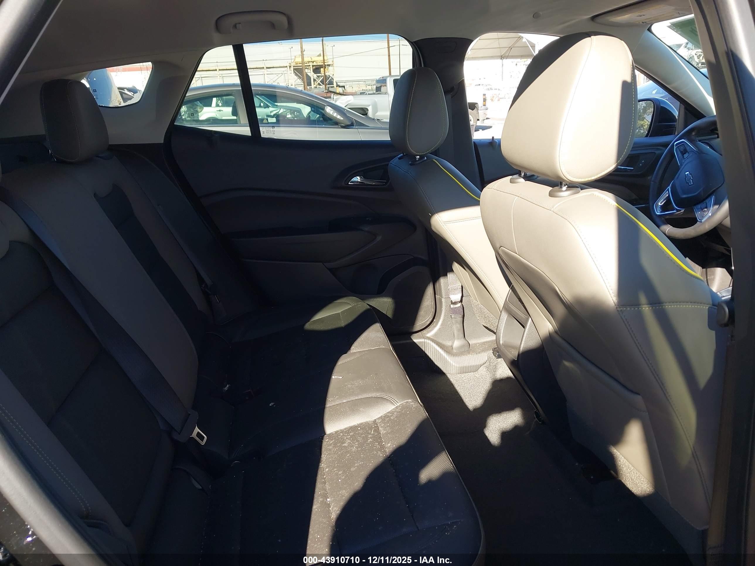 CHEVROLET TRAX image 8
