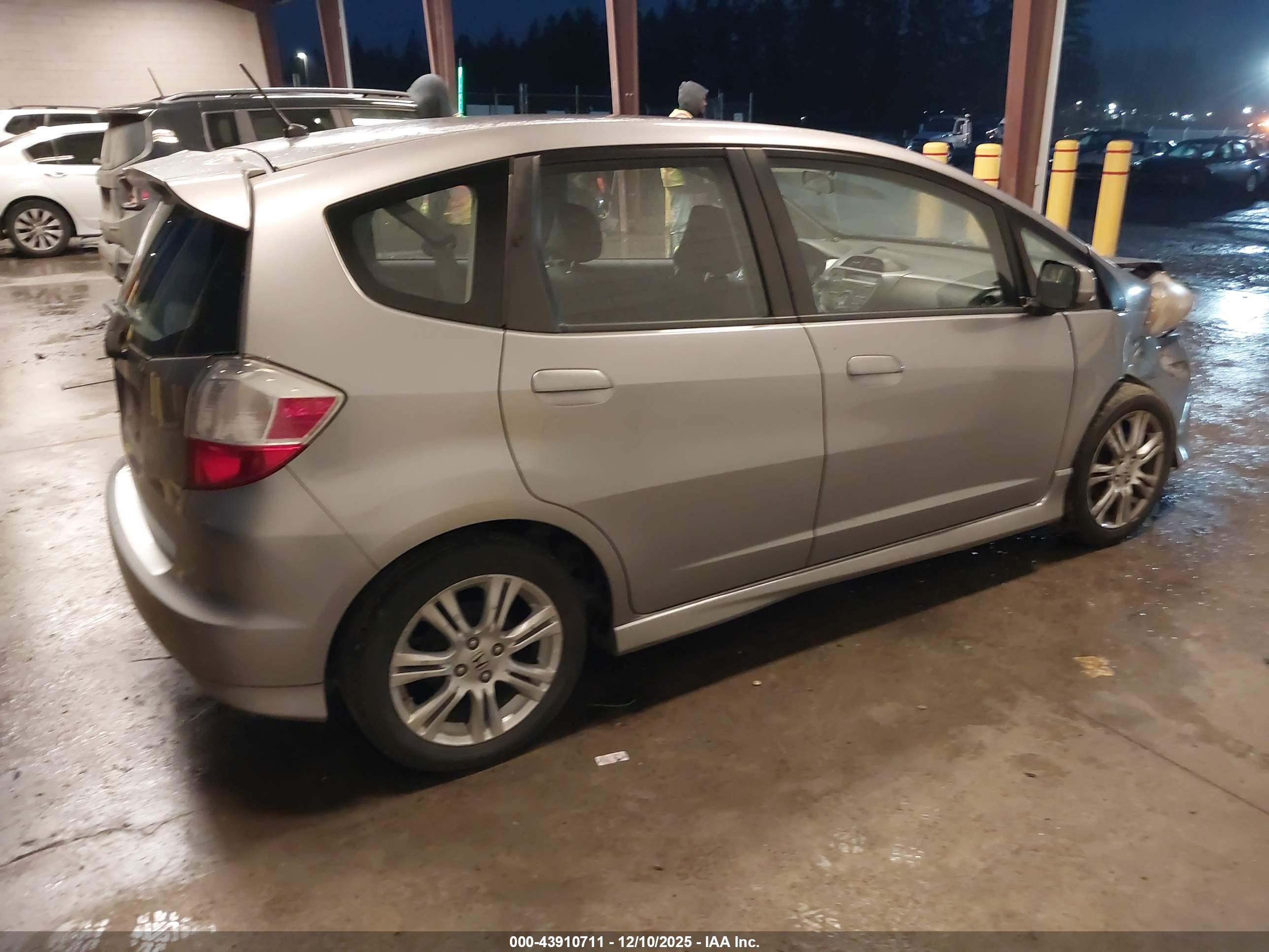 HONDA FIT image 4