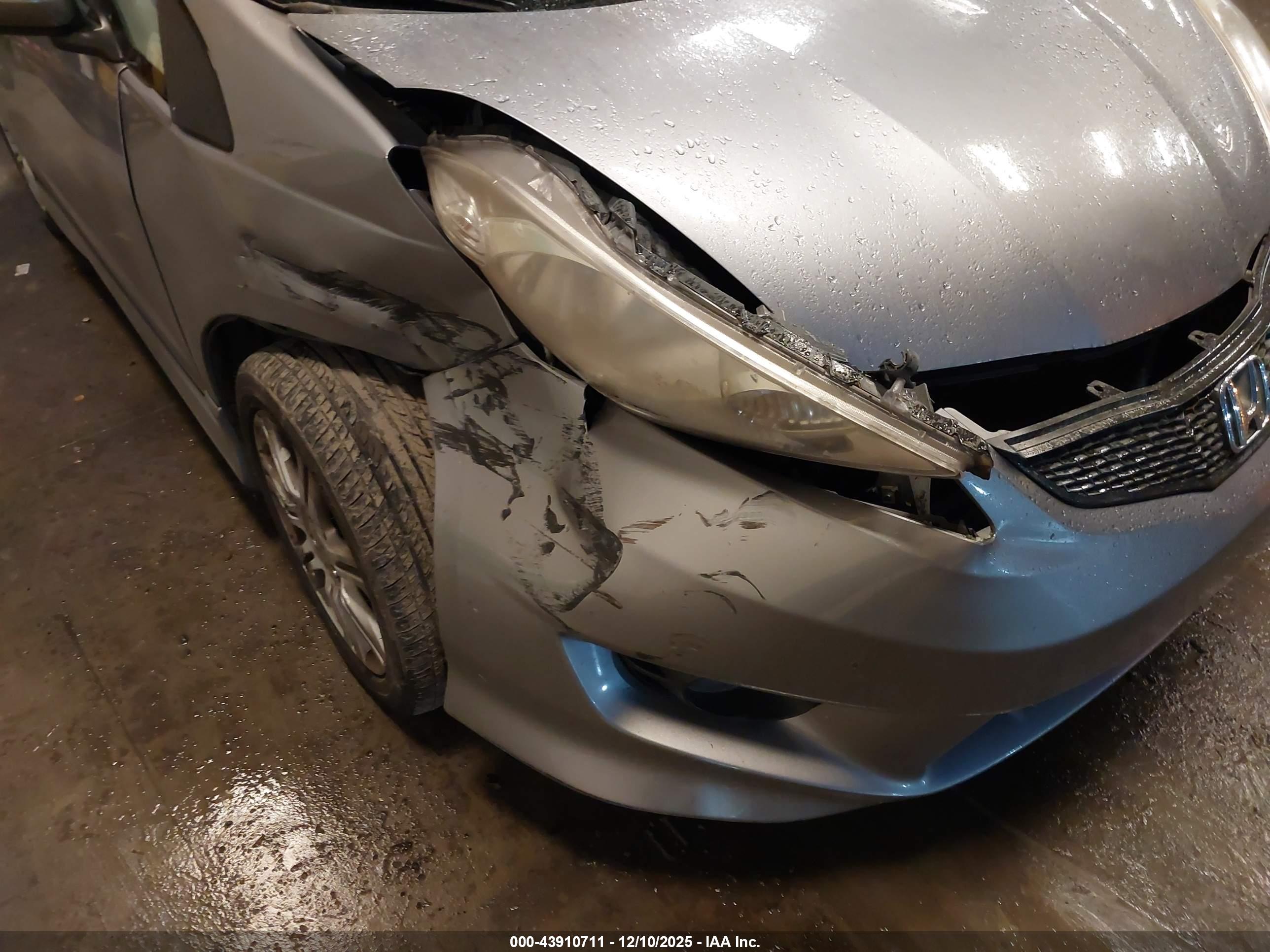 HONDA FIT image 6