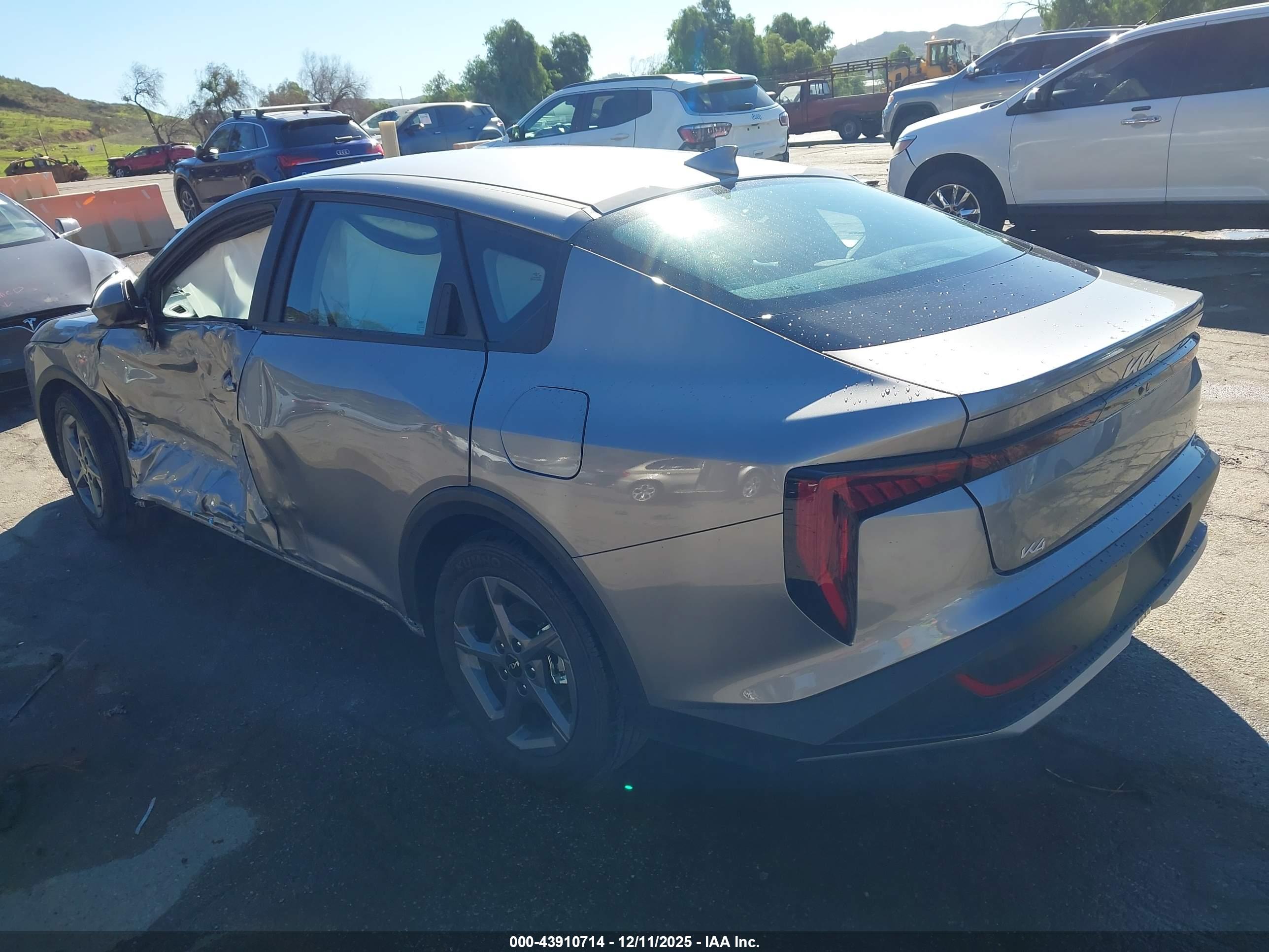 KIA K4 image 3