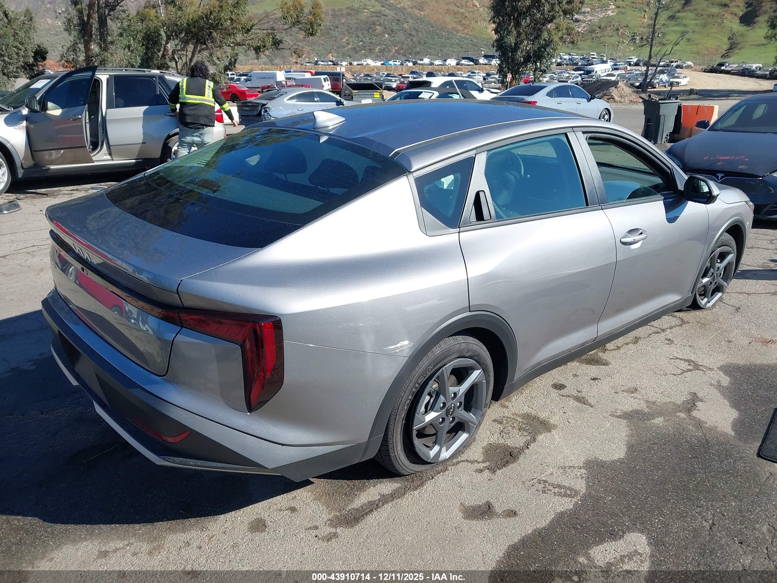 KIA K4 image 4