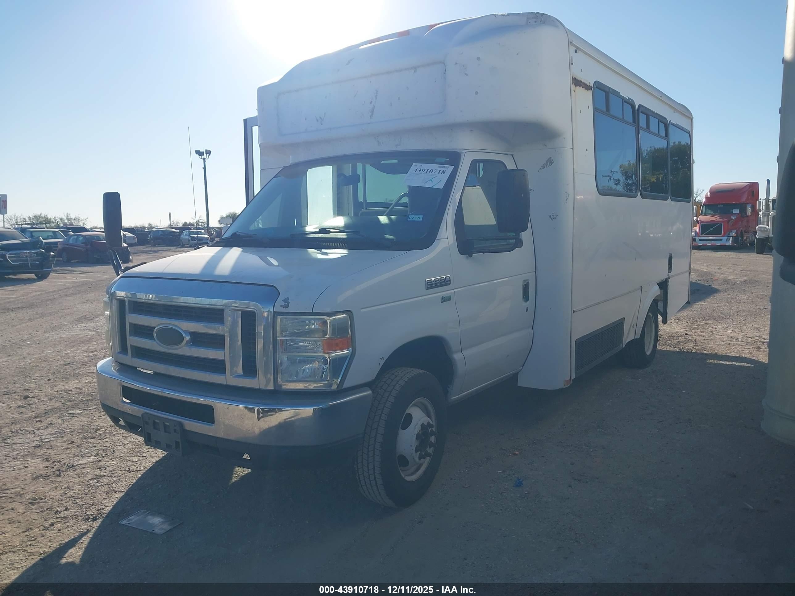 FORD E-350 image 2