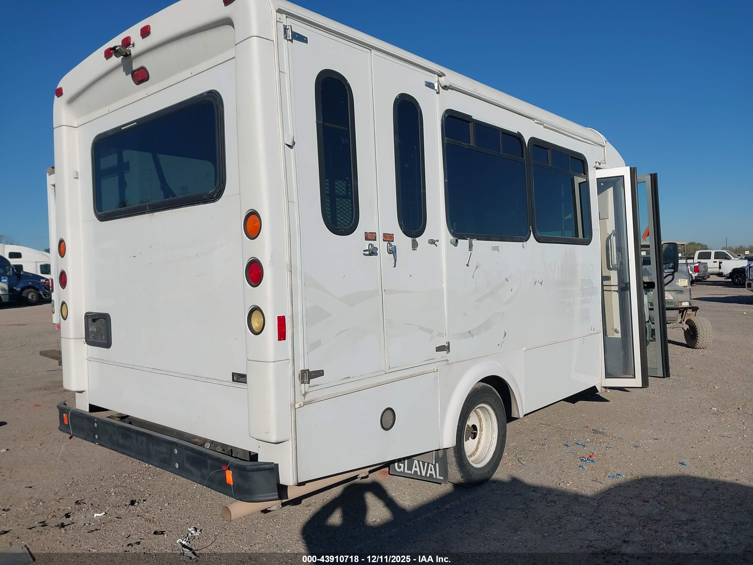 FORD E-350 image 4
