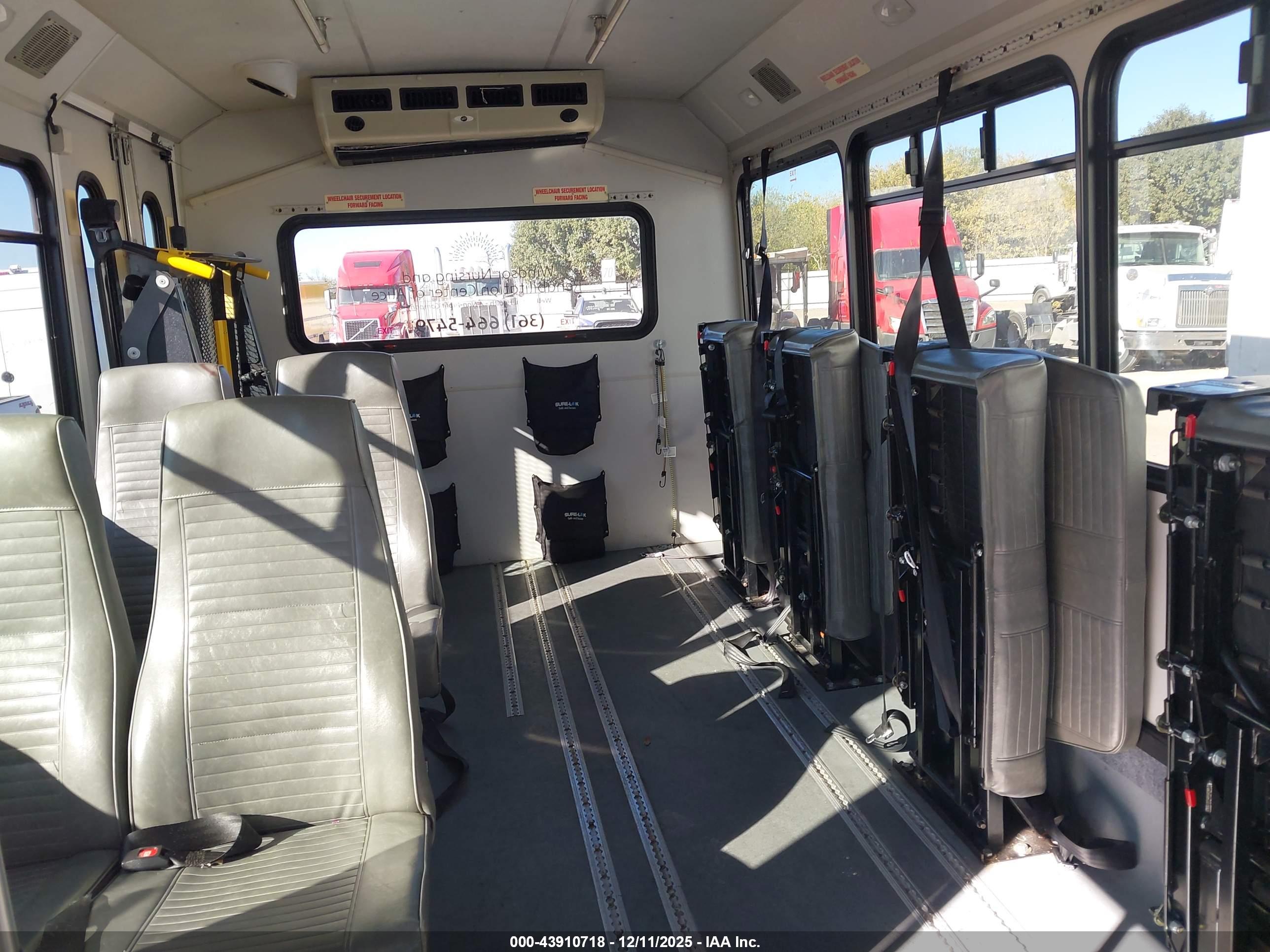 FORD E-350 image 7