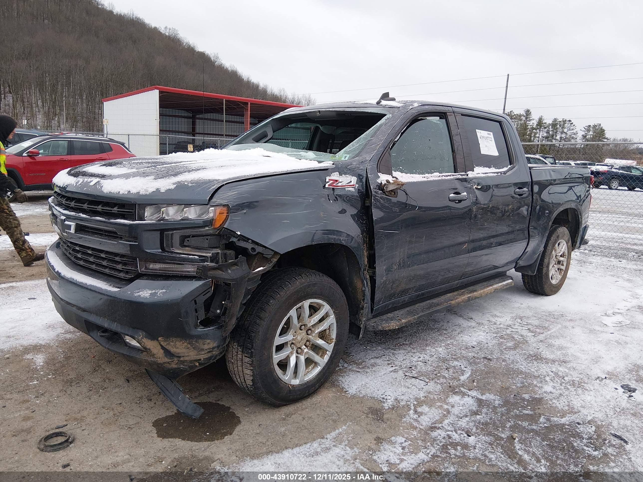 CHEVROLET SILVERADO image 2