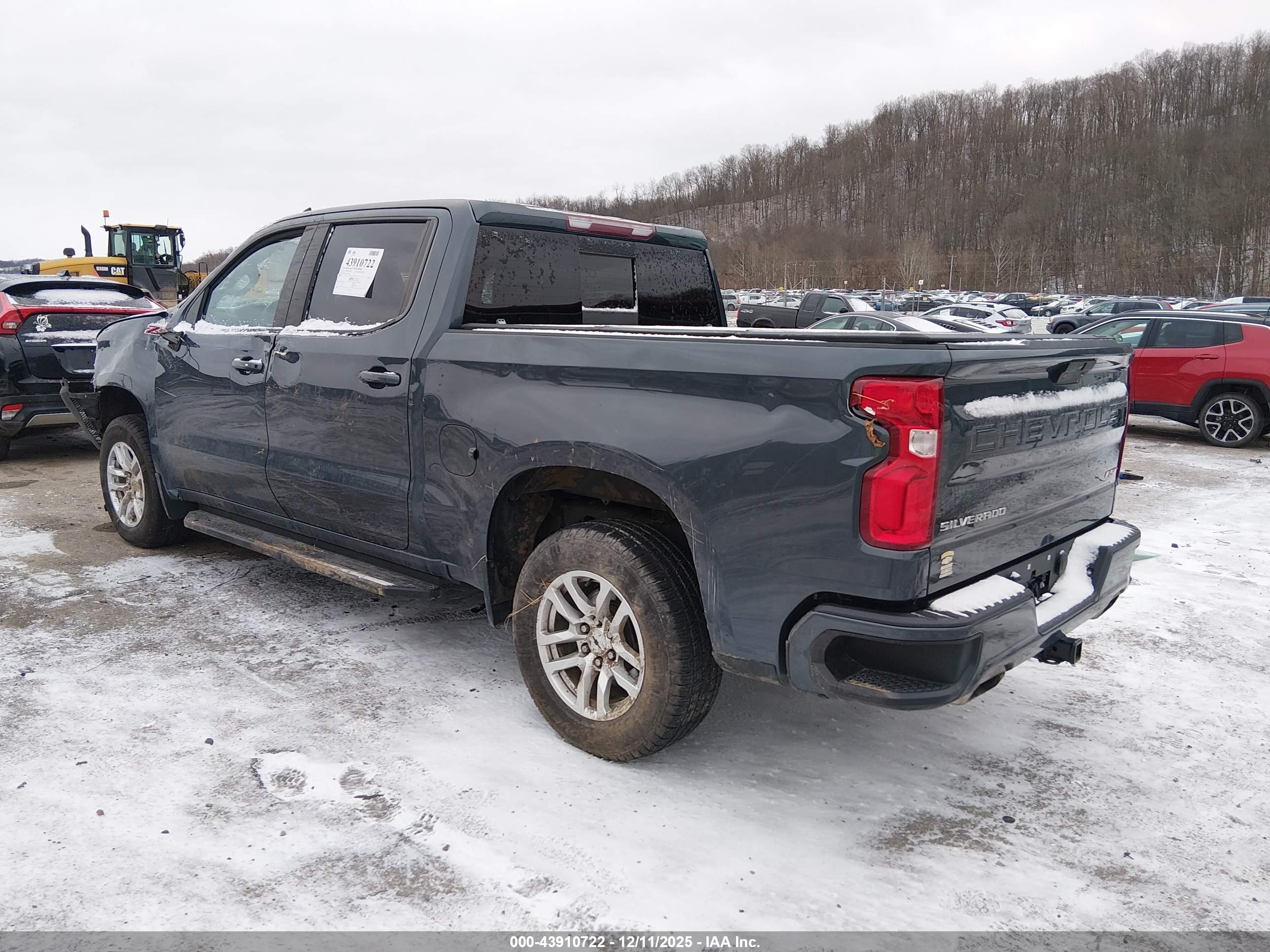 CHEVROLET SILVERADO image 3