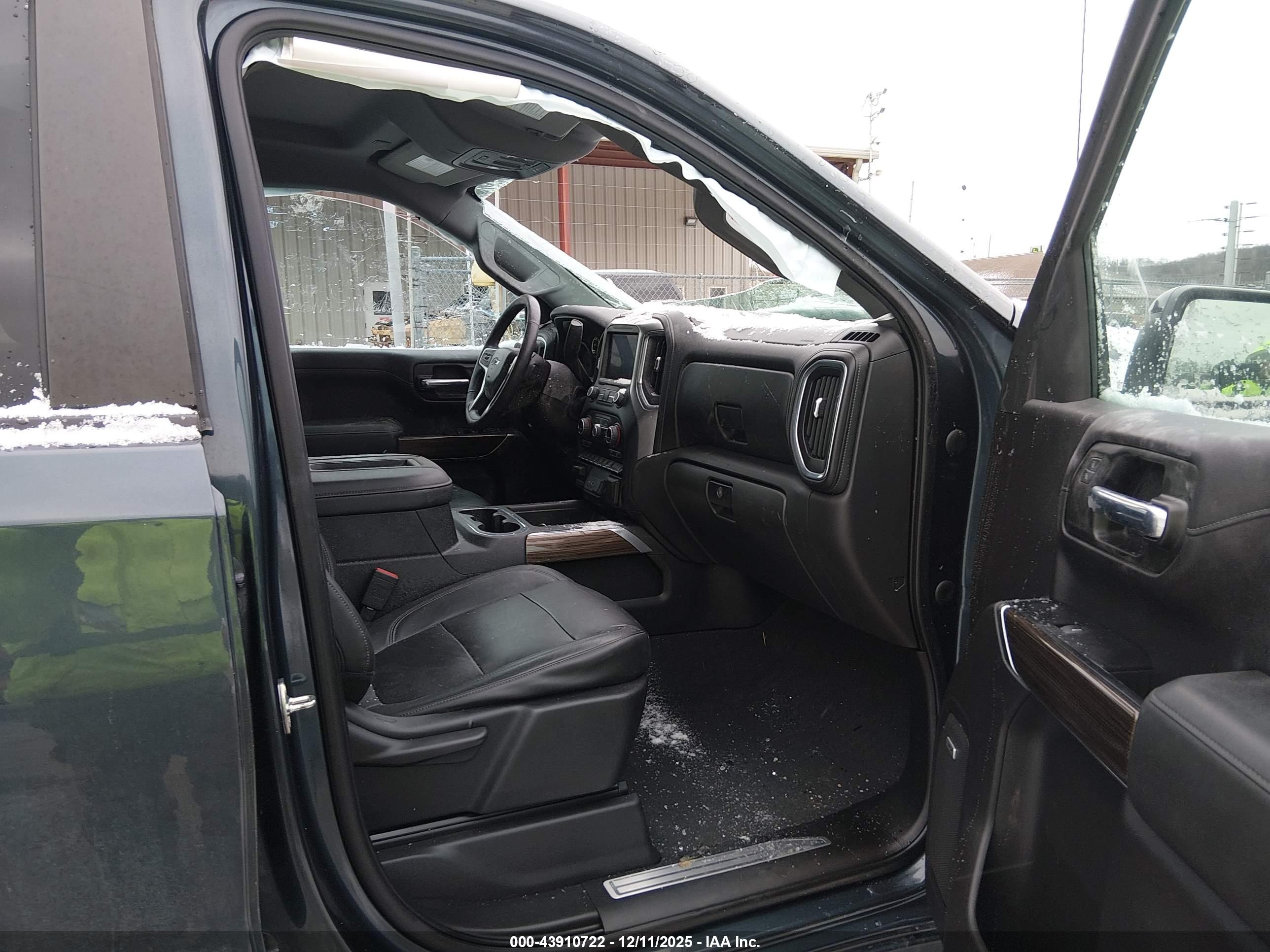 CHEVROLET SILVERADO image 5