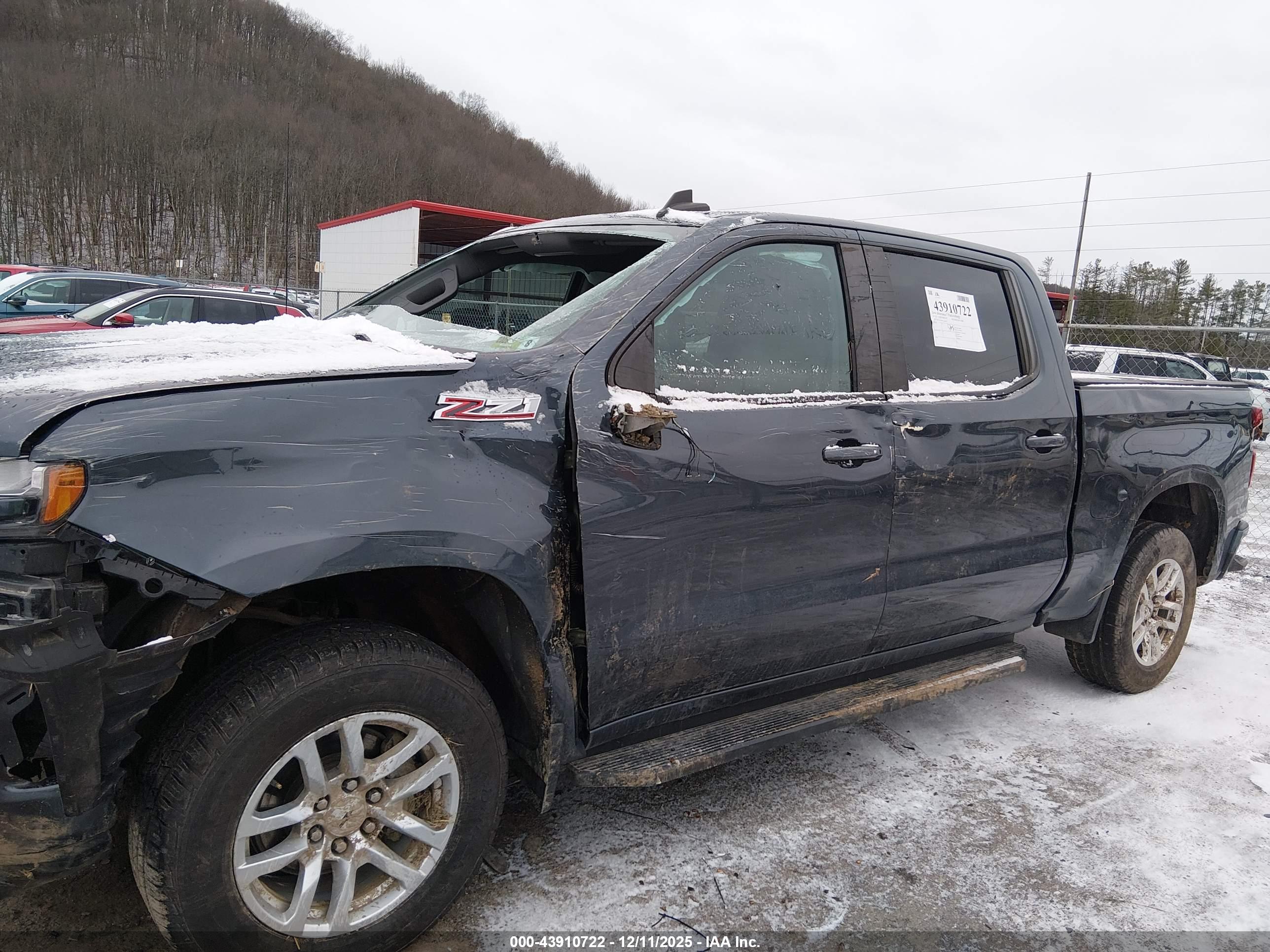 CHEVROLET SILVERADO image 6