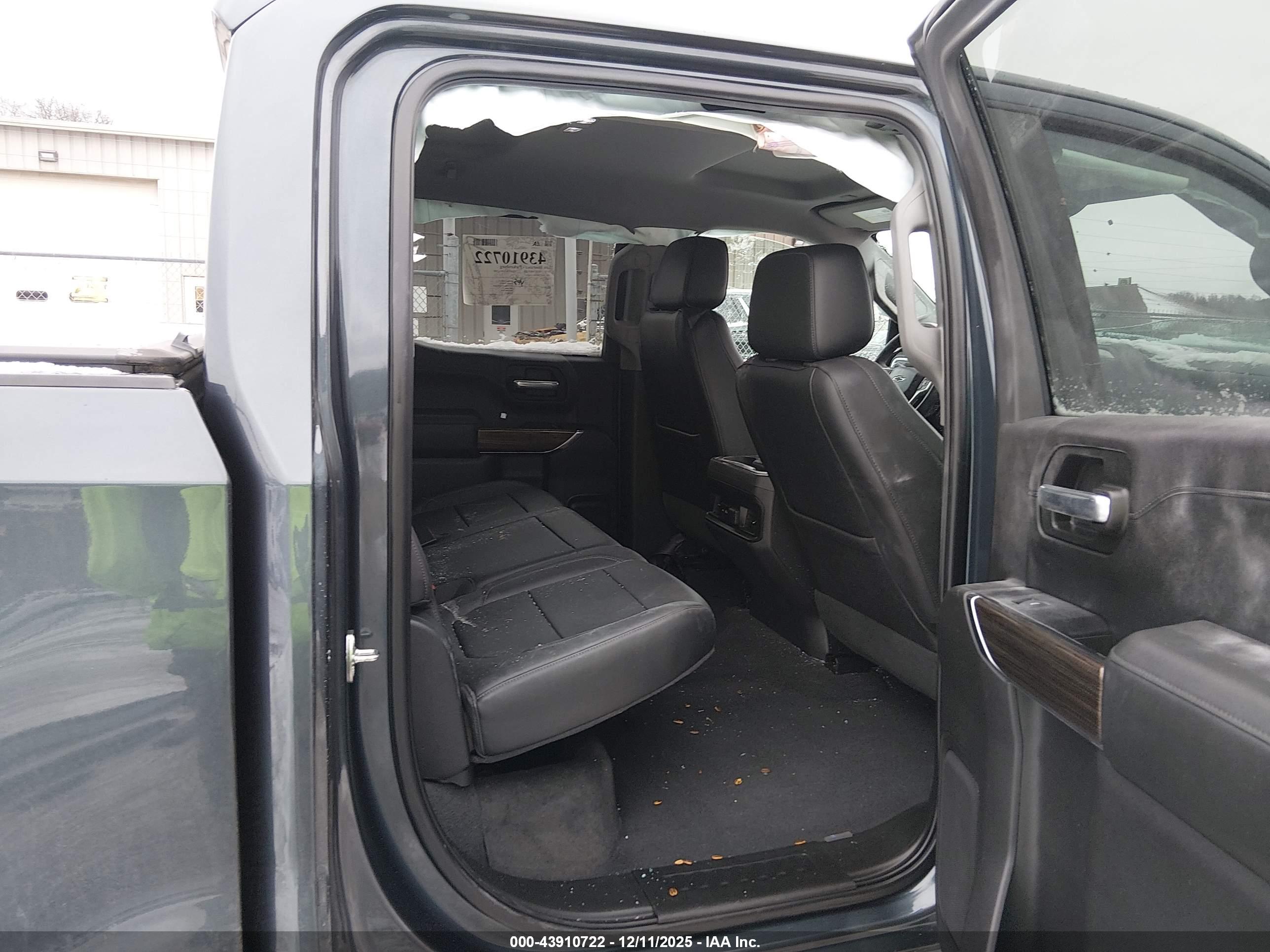 CHEVROLET SILVERADO image 8
