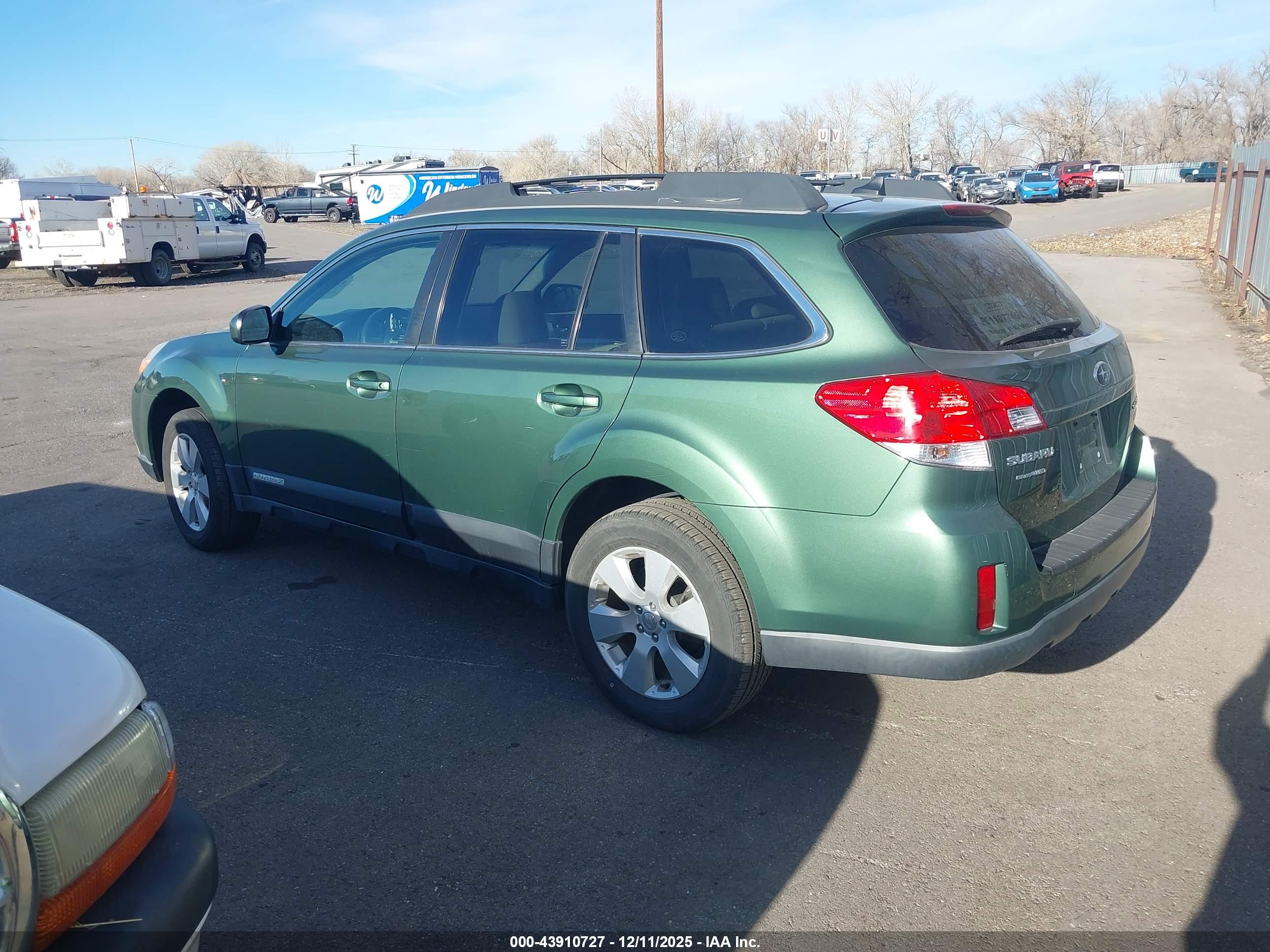 SUBARU OUTBACK image 3