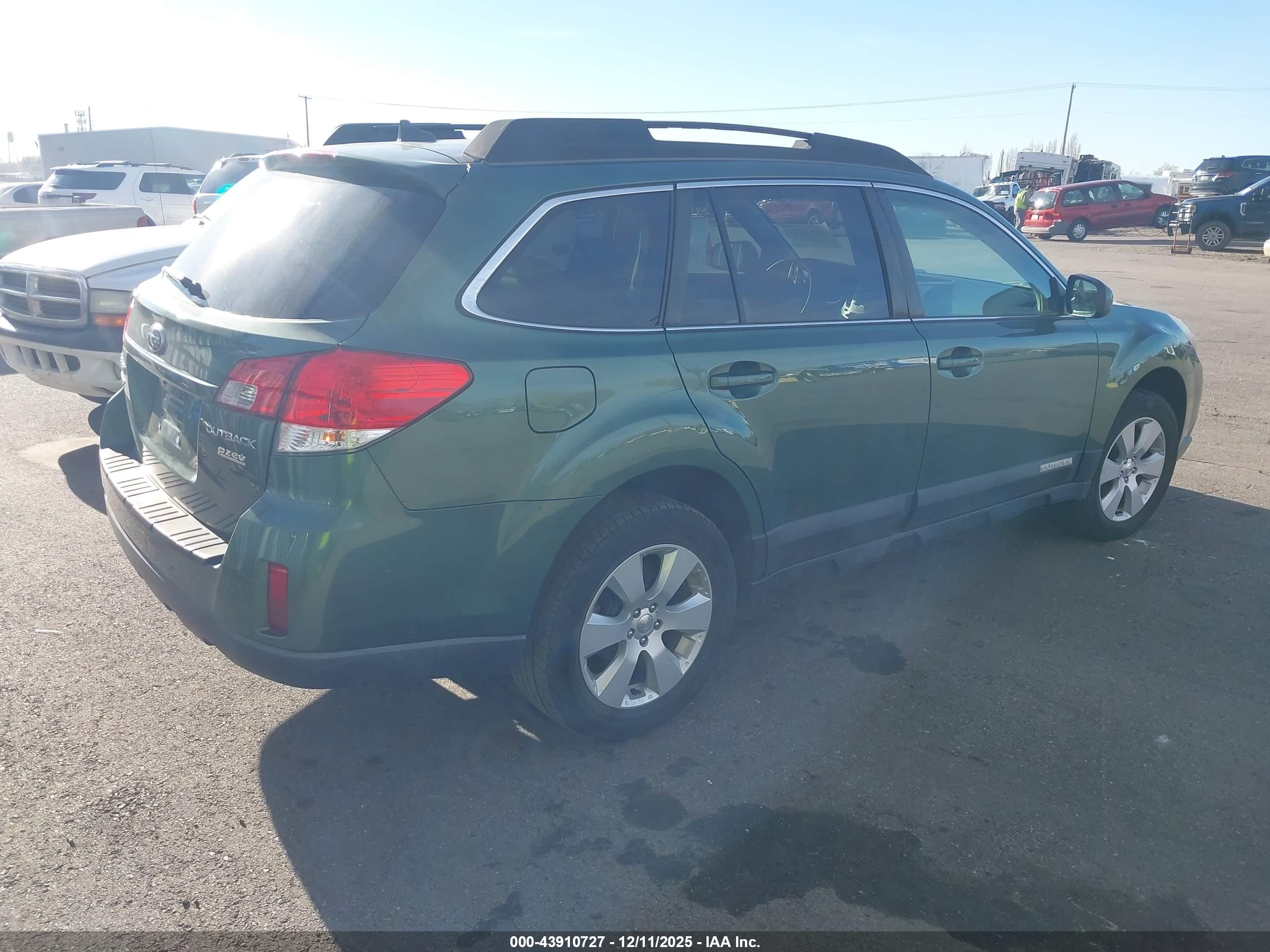 SUBARU OUTBACK image 4
