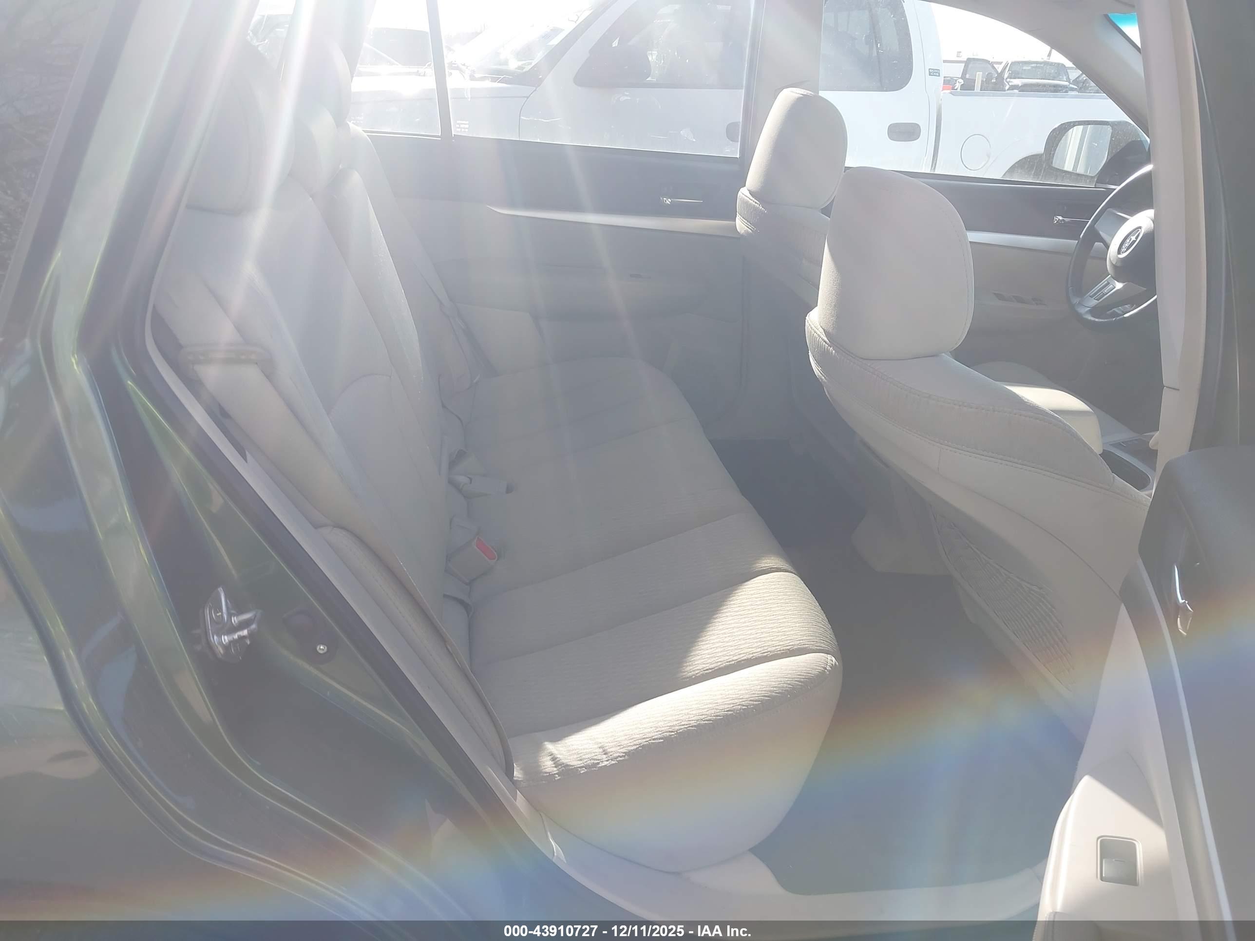 SUBARU OUTBACK image 8