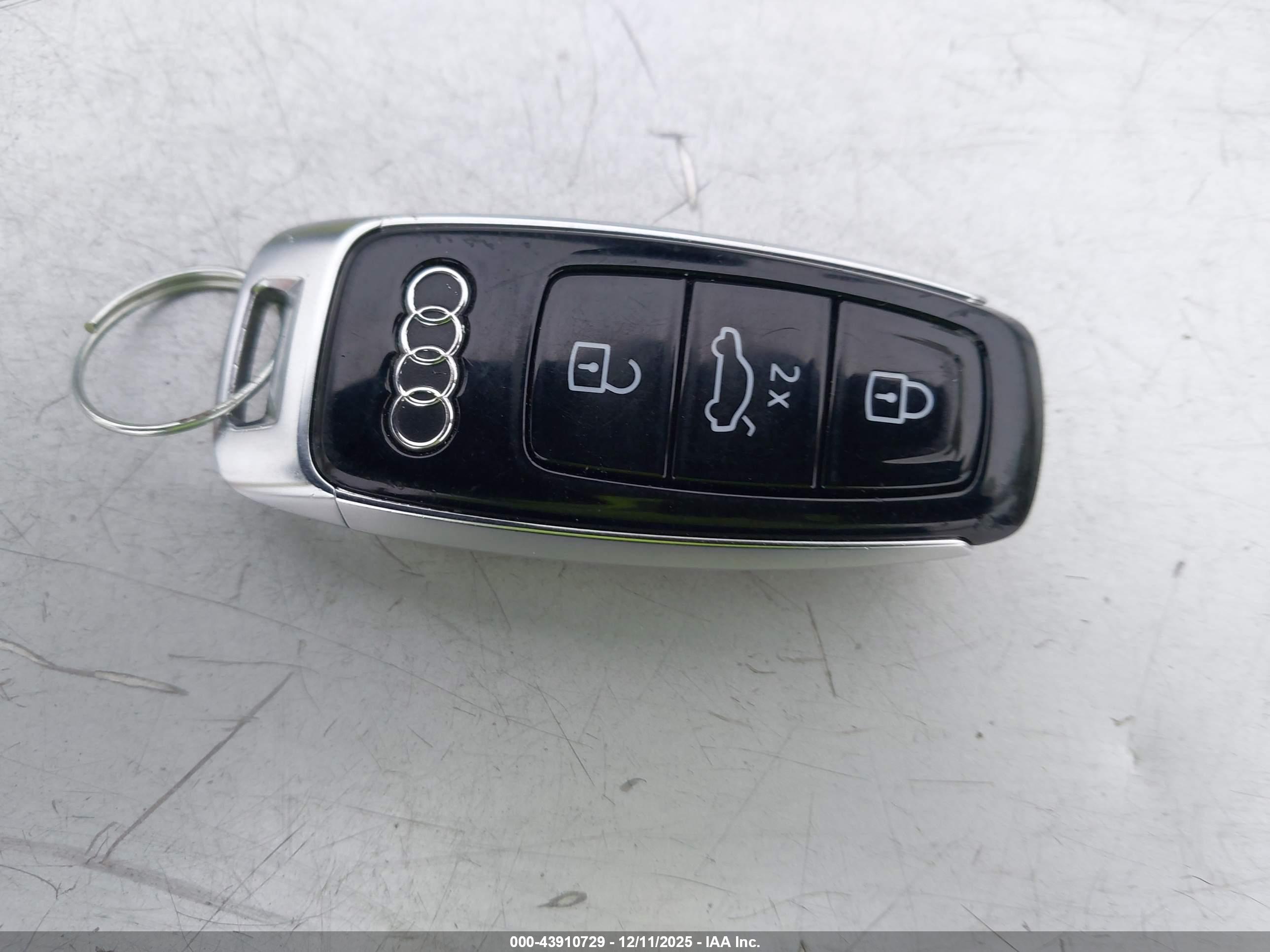 AUDI Q7 image 11