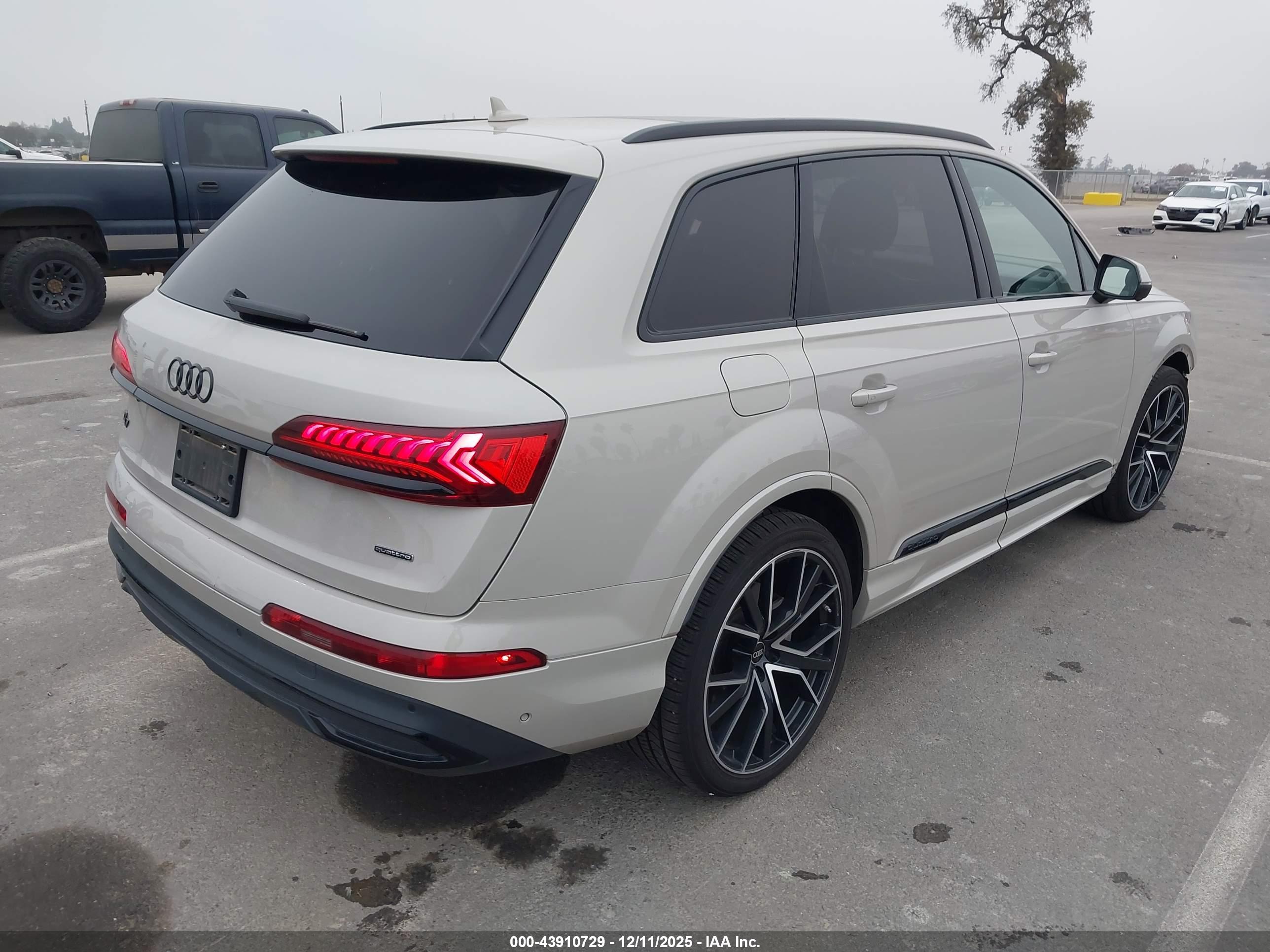 AUDI Q7 image 4