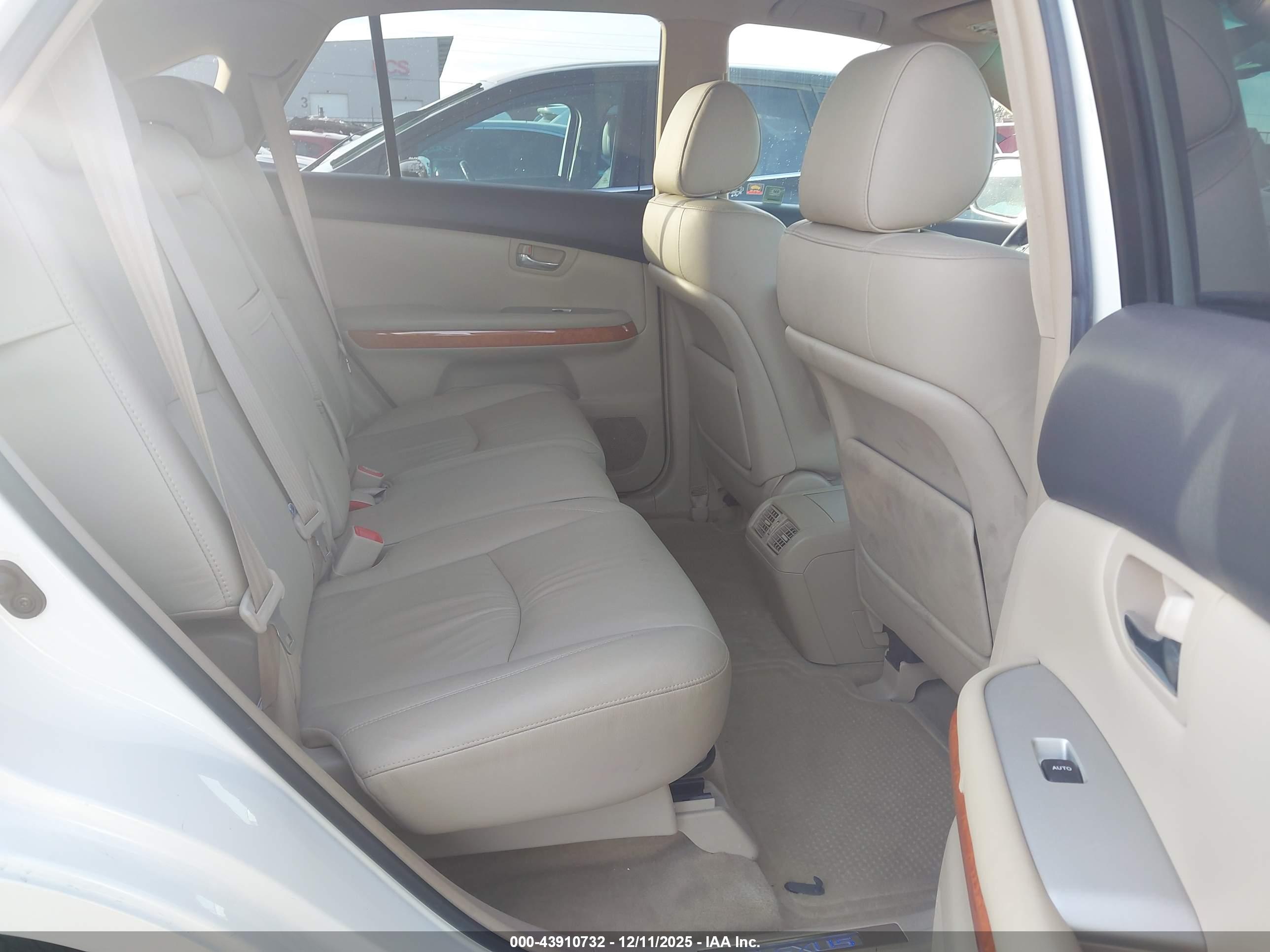 LEXUS RX image 8