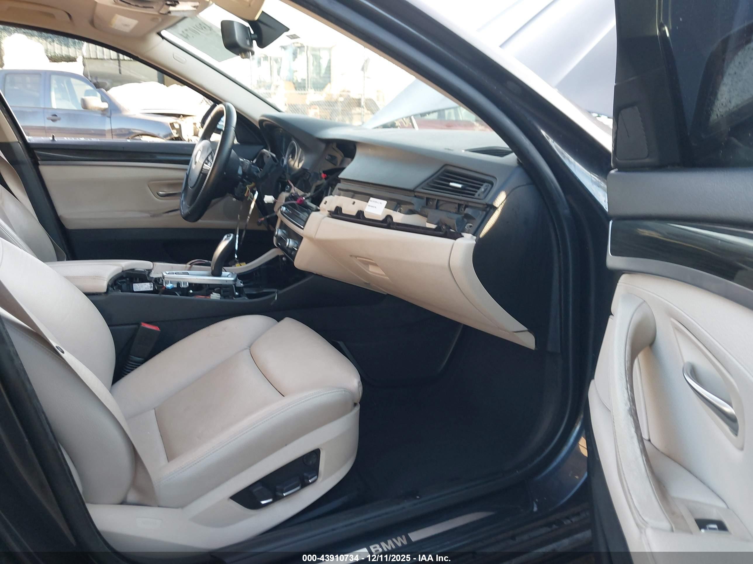 BMW 528I image 5