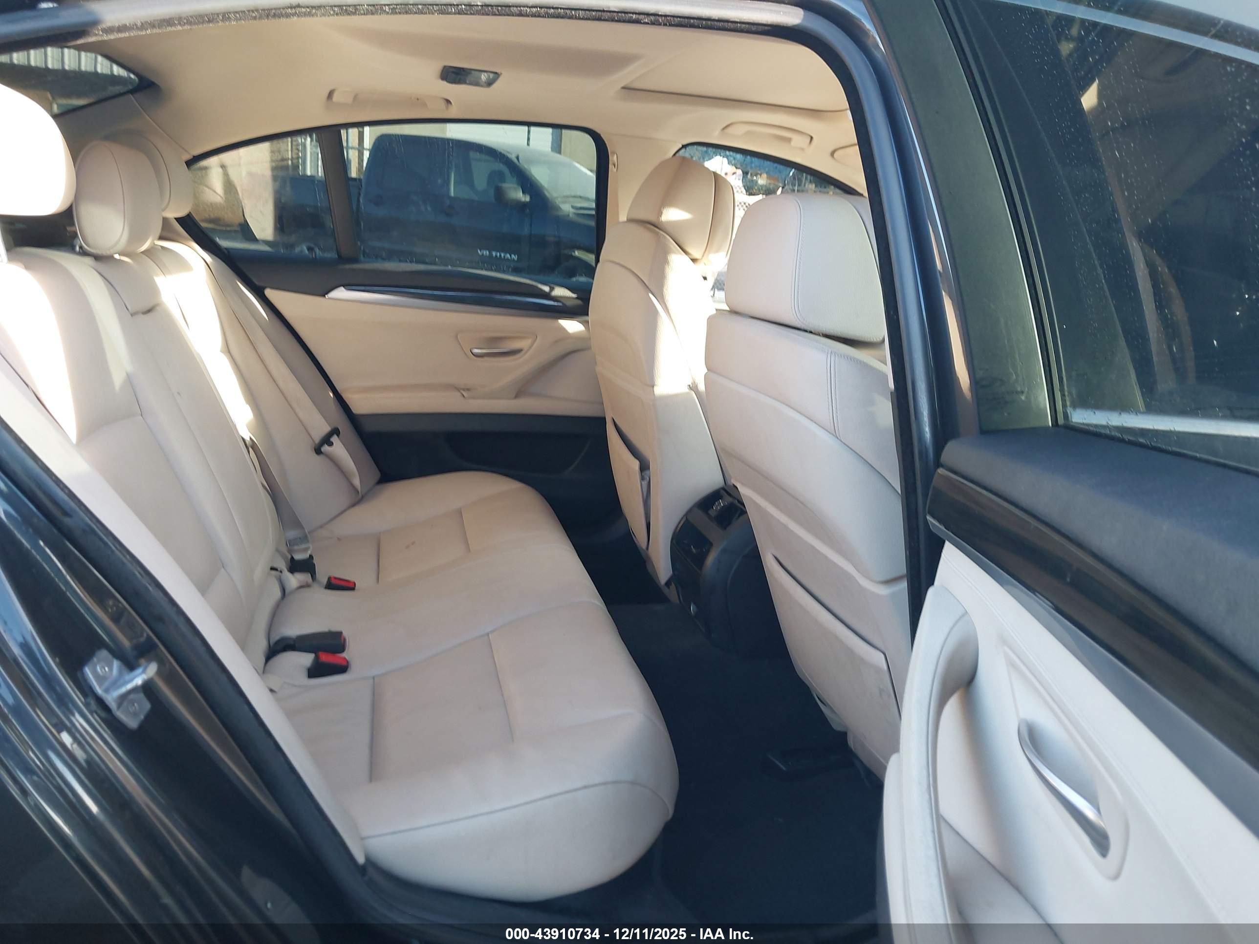 BMW 528I image 8