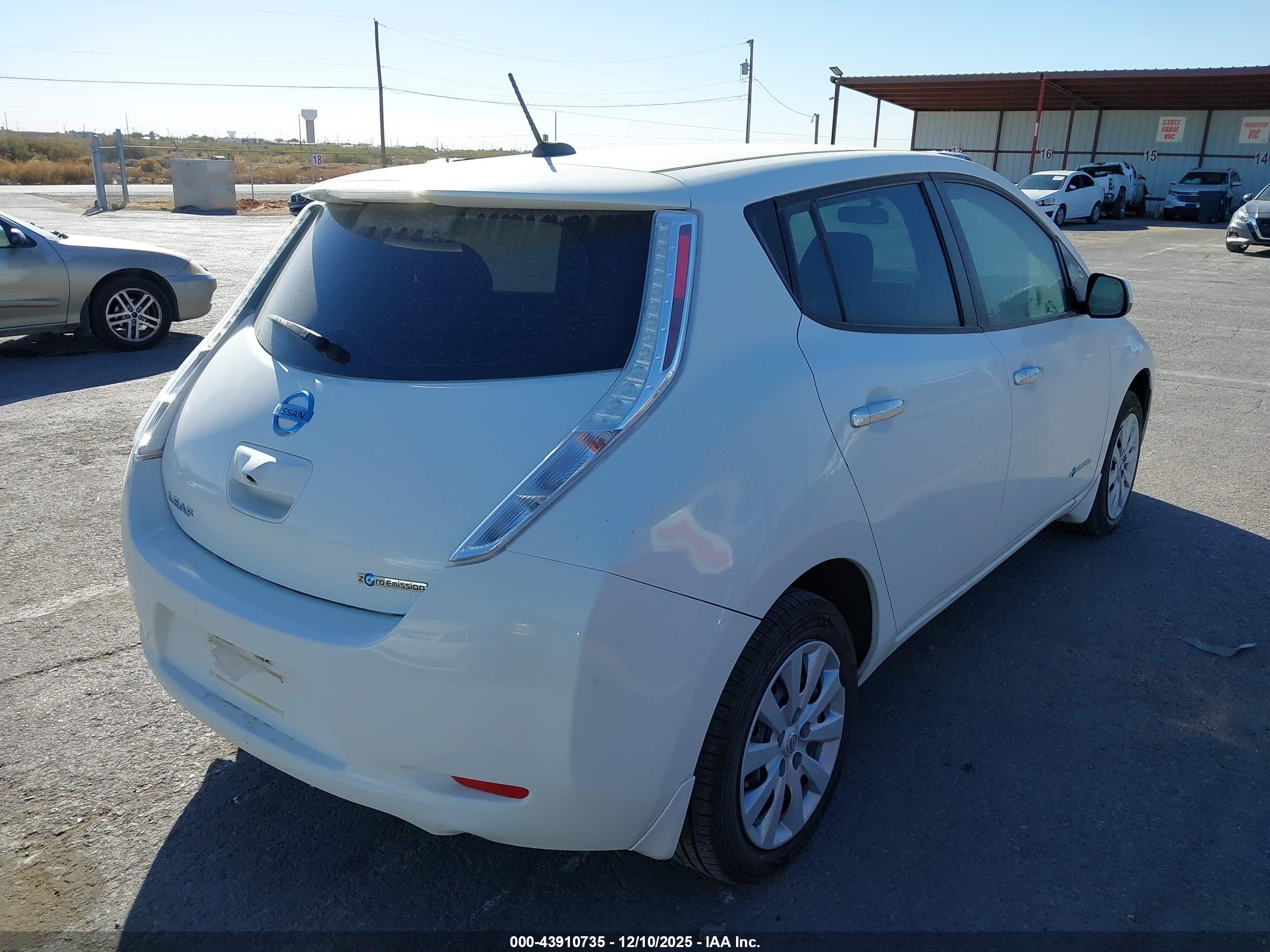 NISSAN LEAF image 4