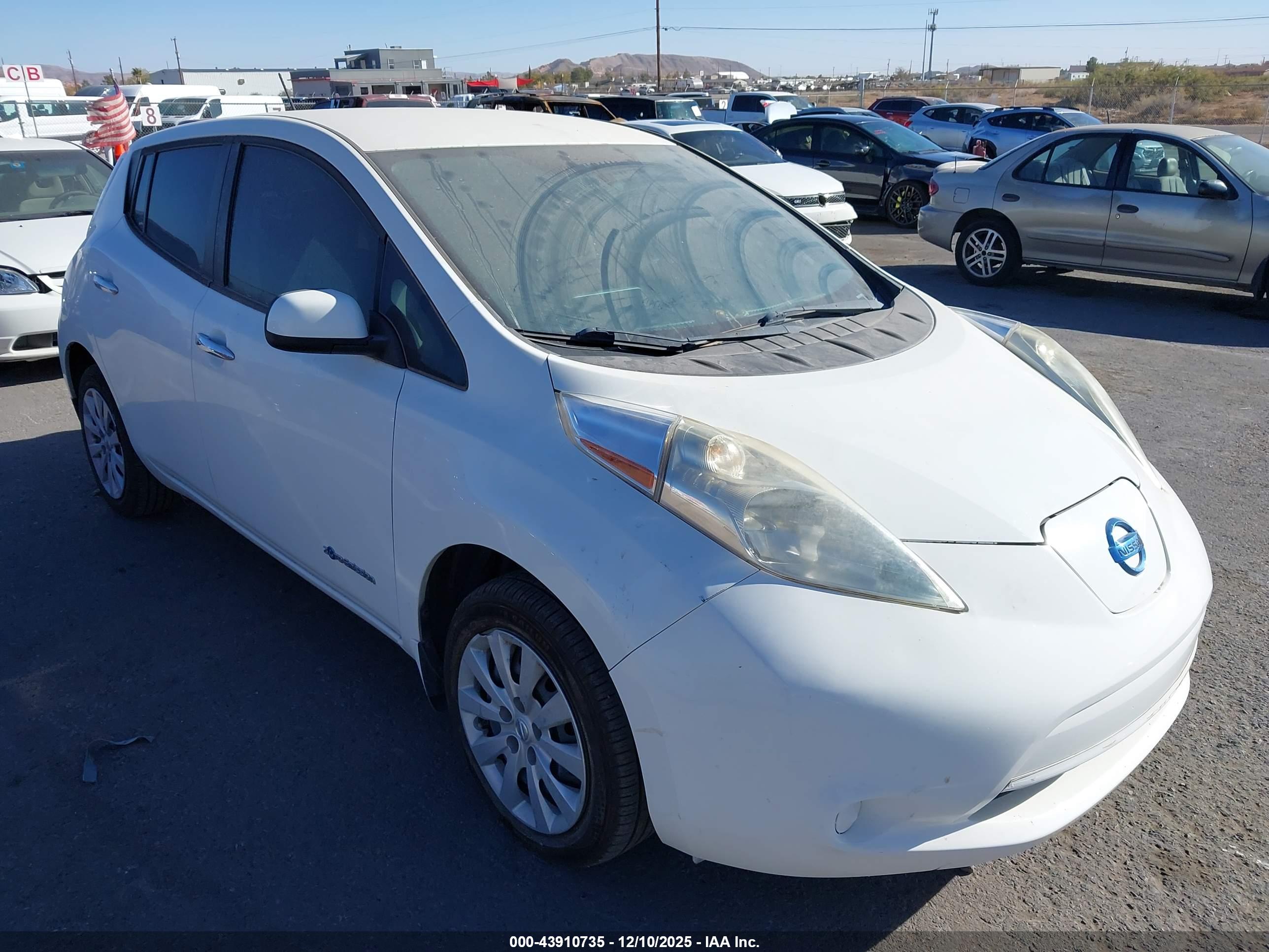 NISSAN LEAF image 6