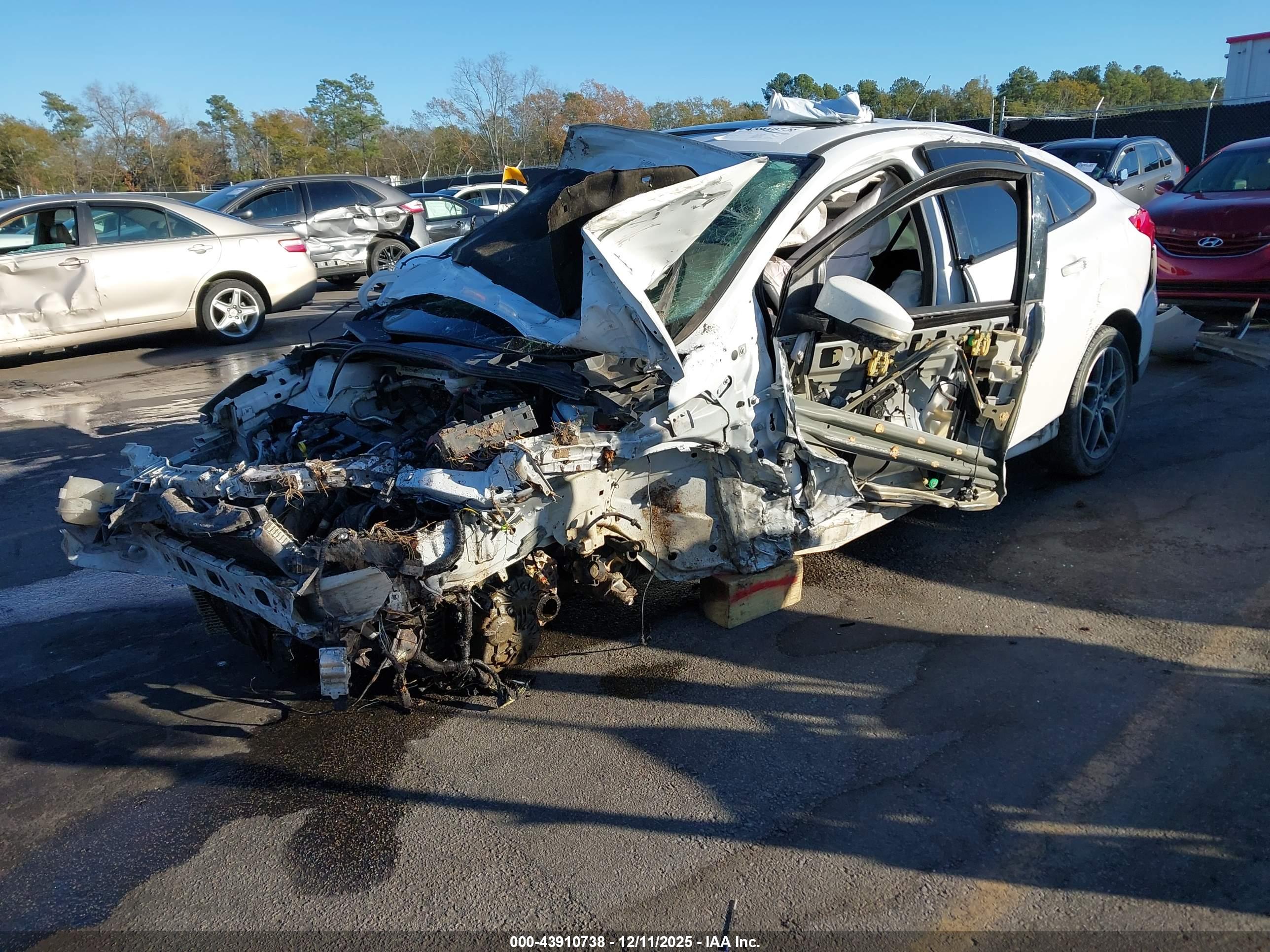 FORD FOCUS image 2