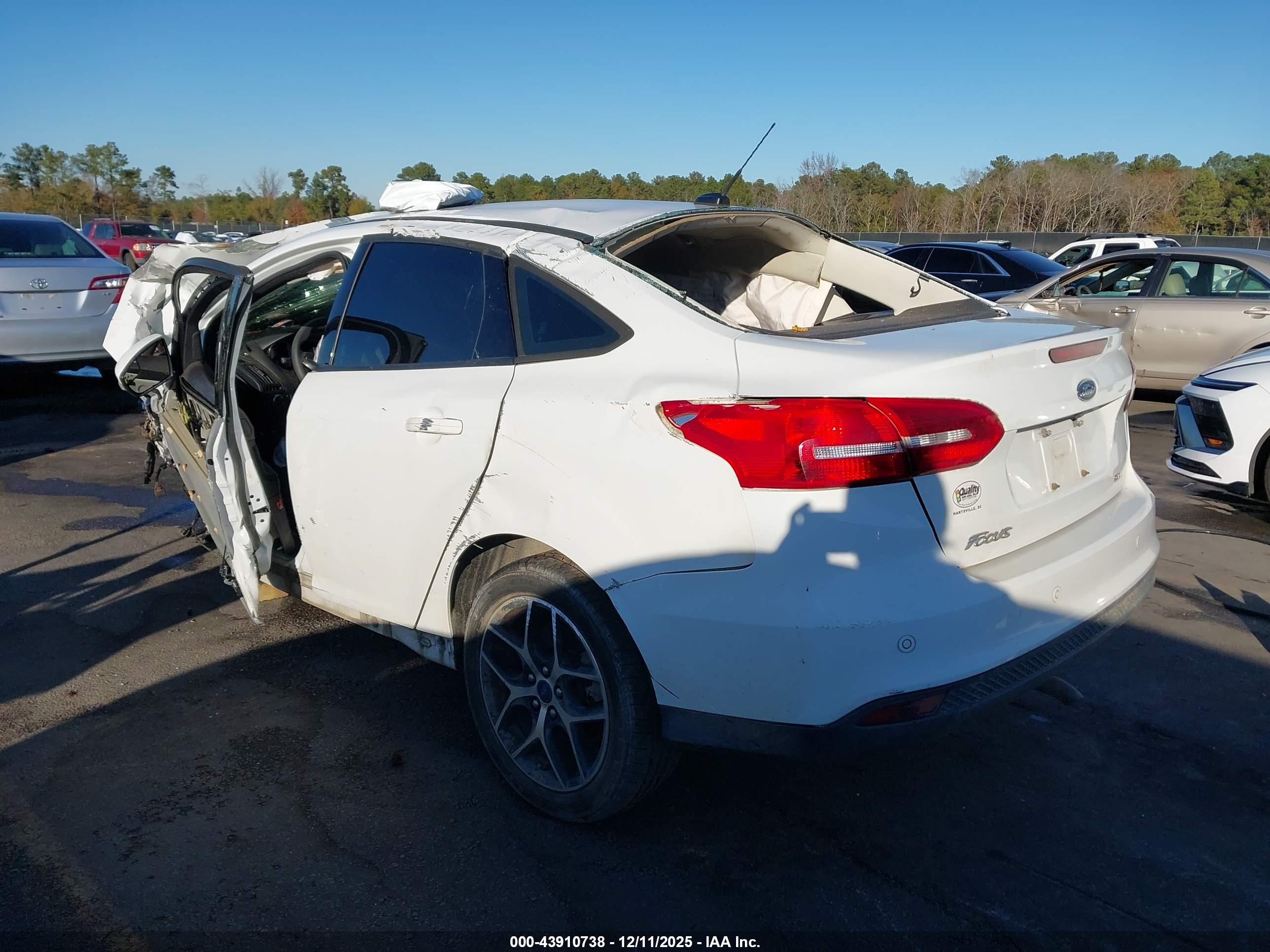 FORD FOCUS image 3