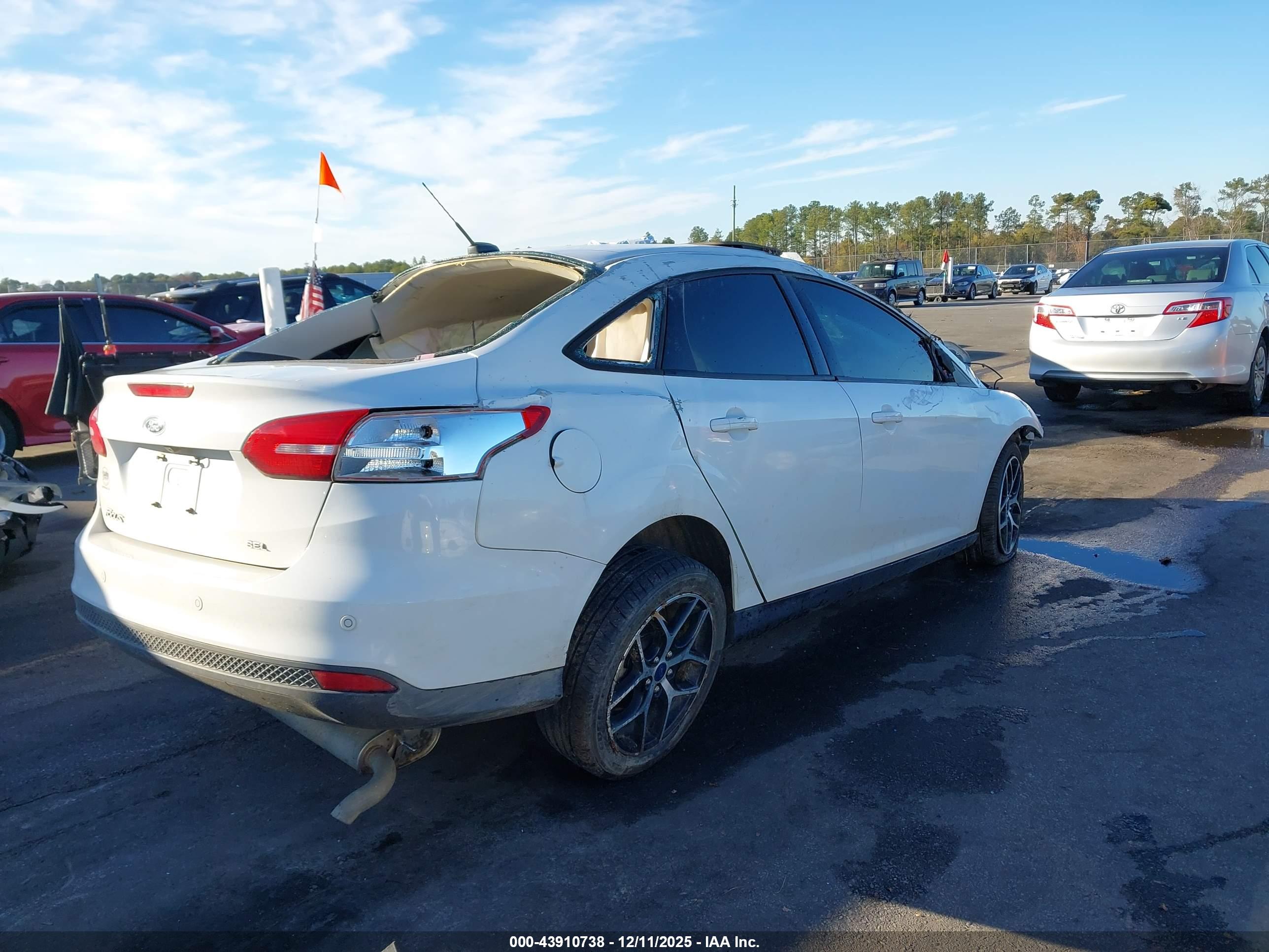 FORD FOCUS image 4