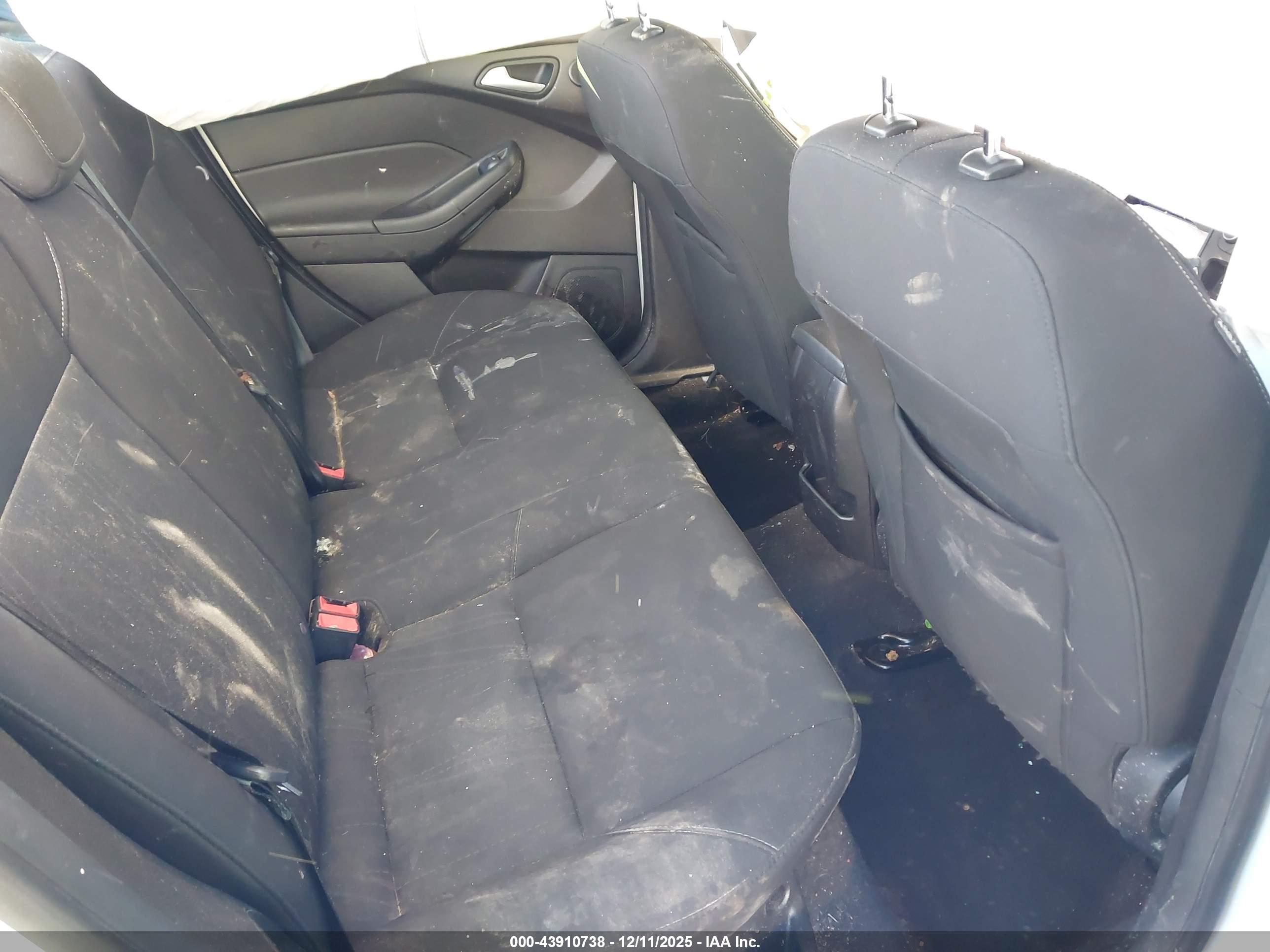 FORD FOCUS image 8