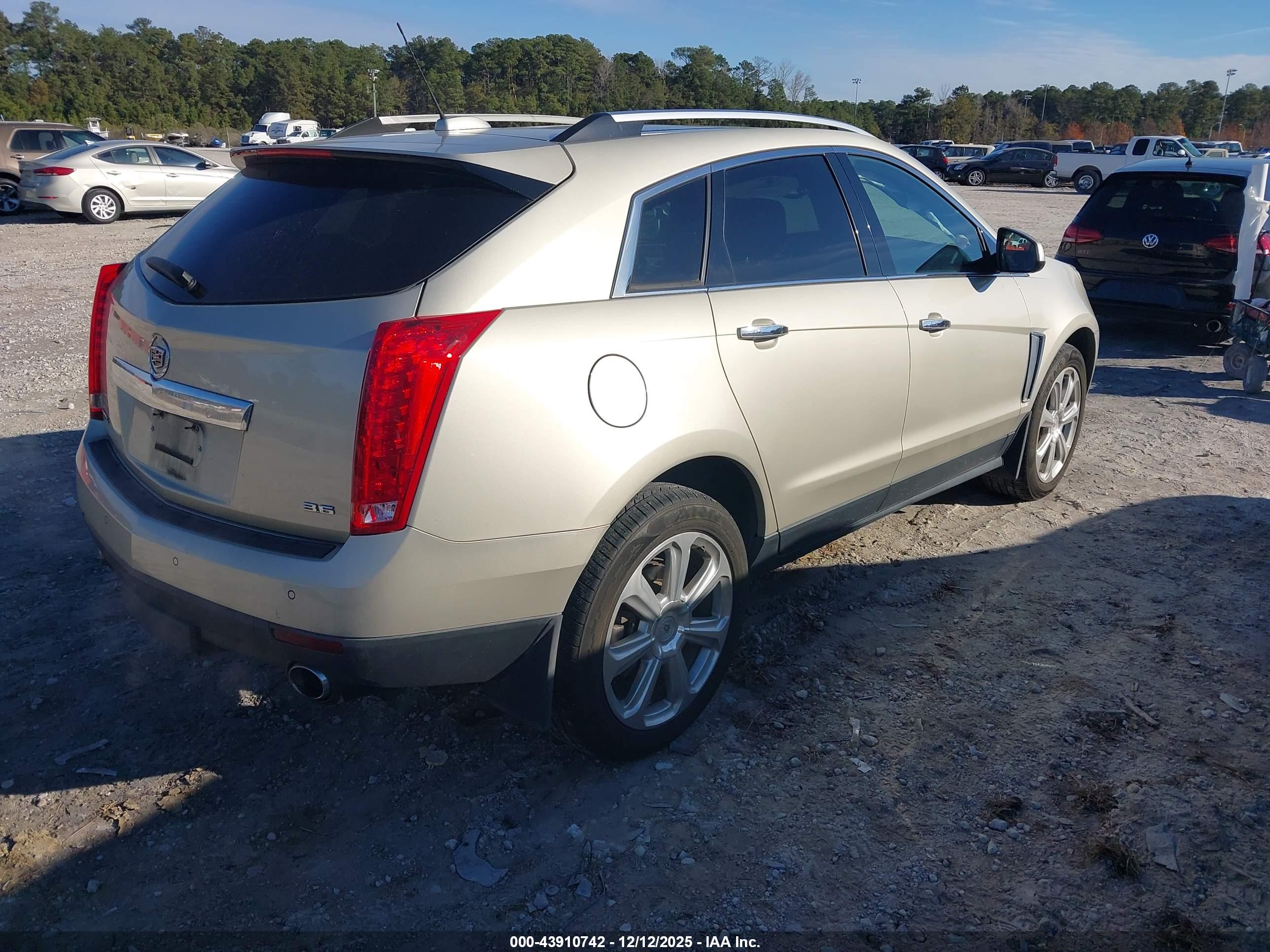 CADILLAC SRX image 4