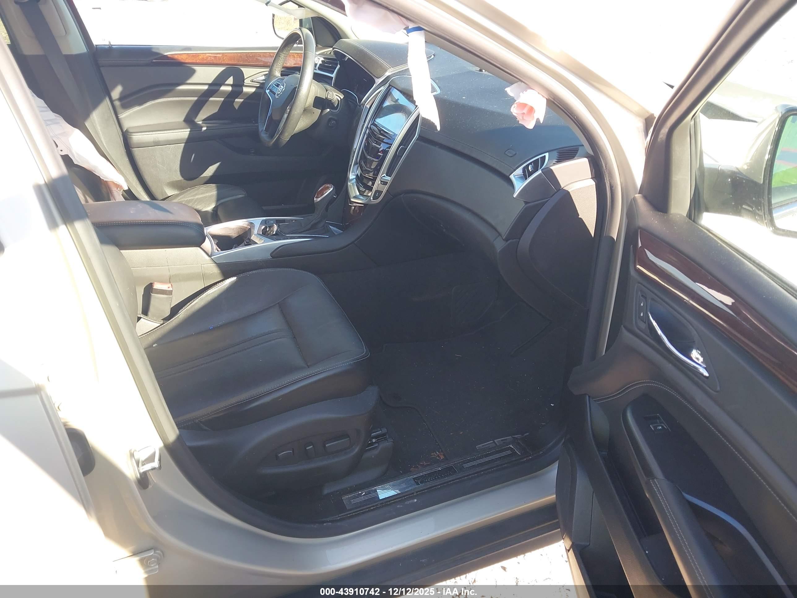 CADILLAC SRX image 5