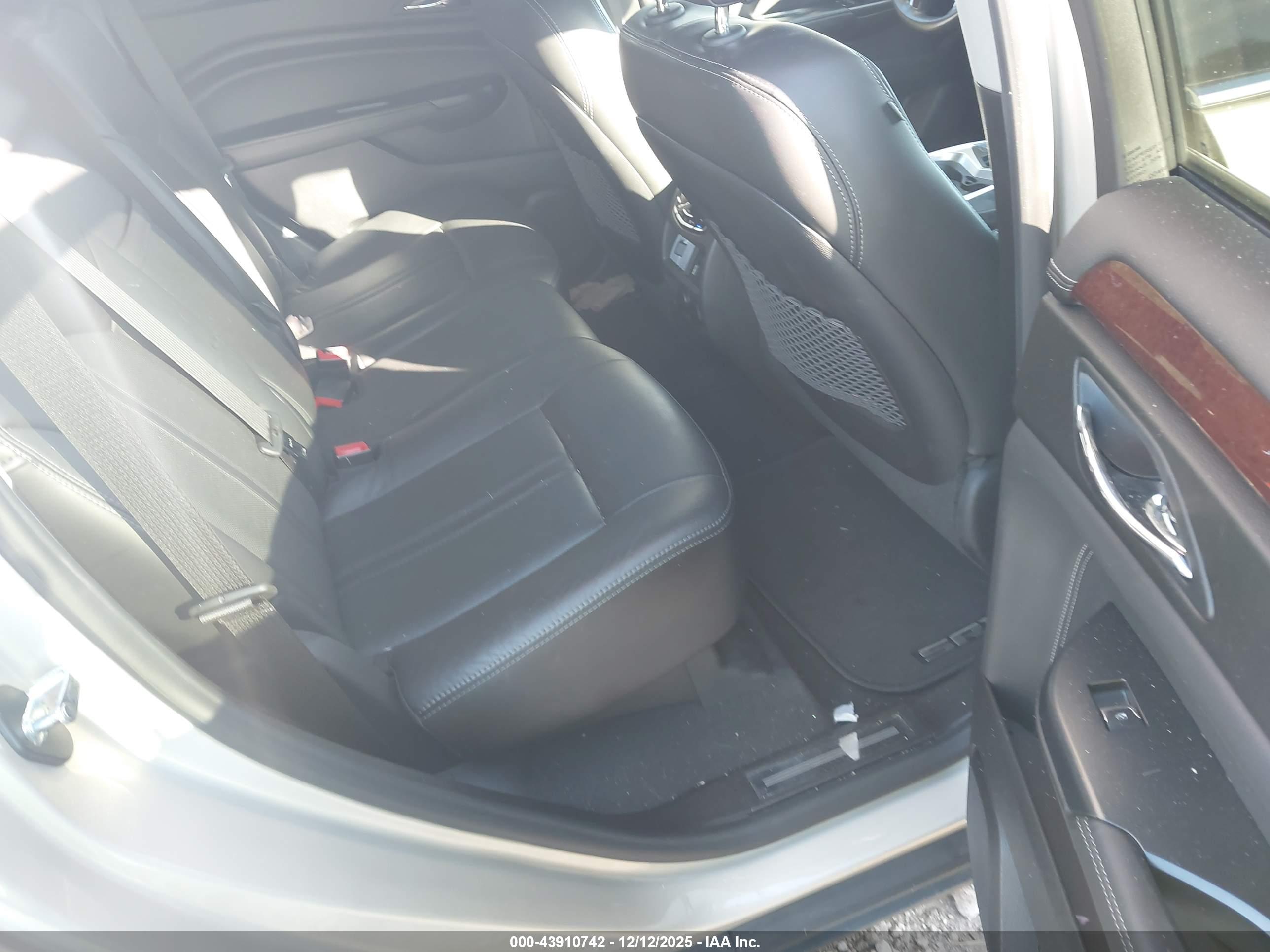 CADILLAC SRX image 8