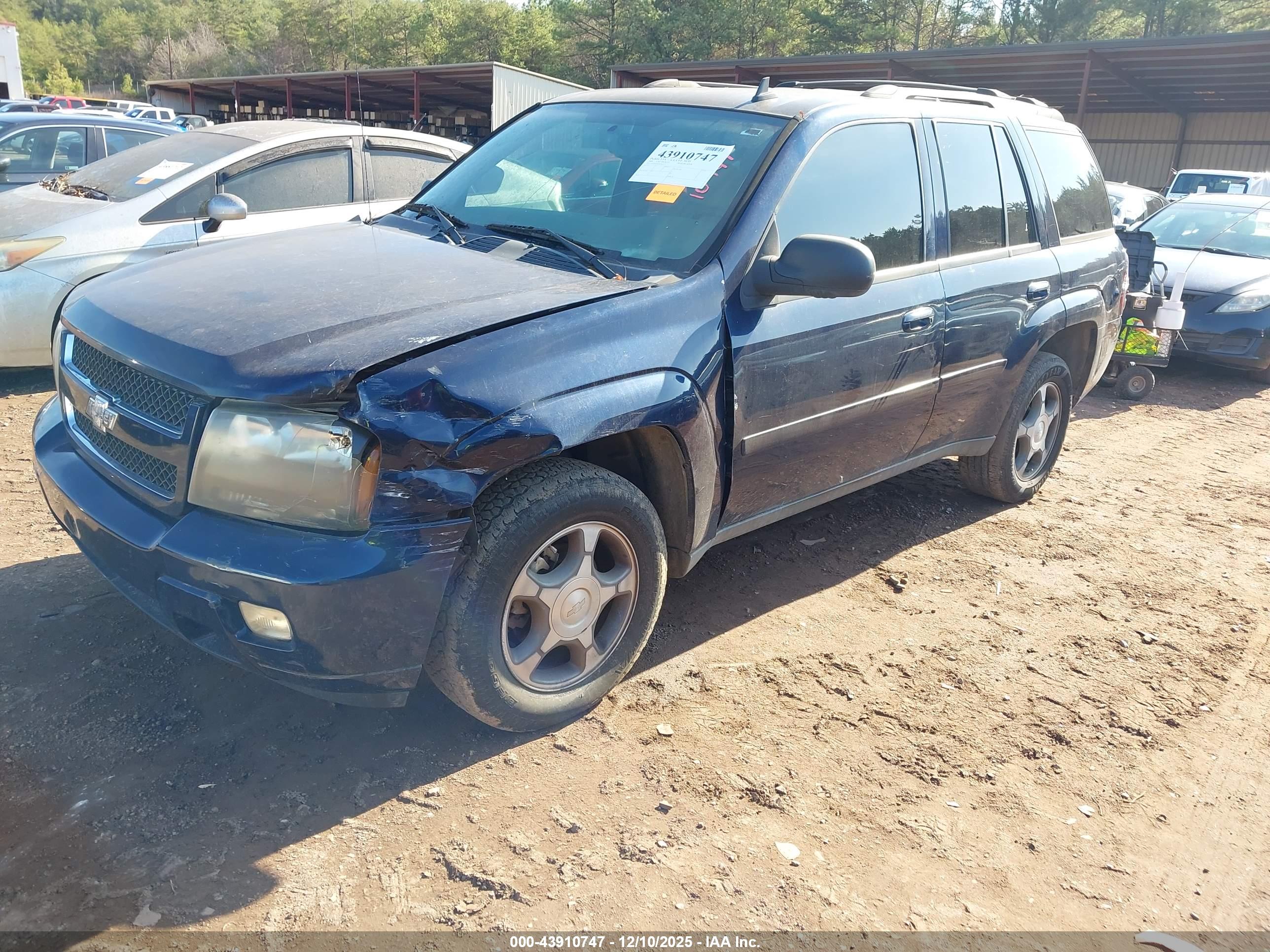 CHEVROLET TRAILBLAZER image 2