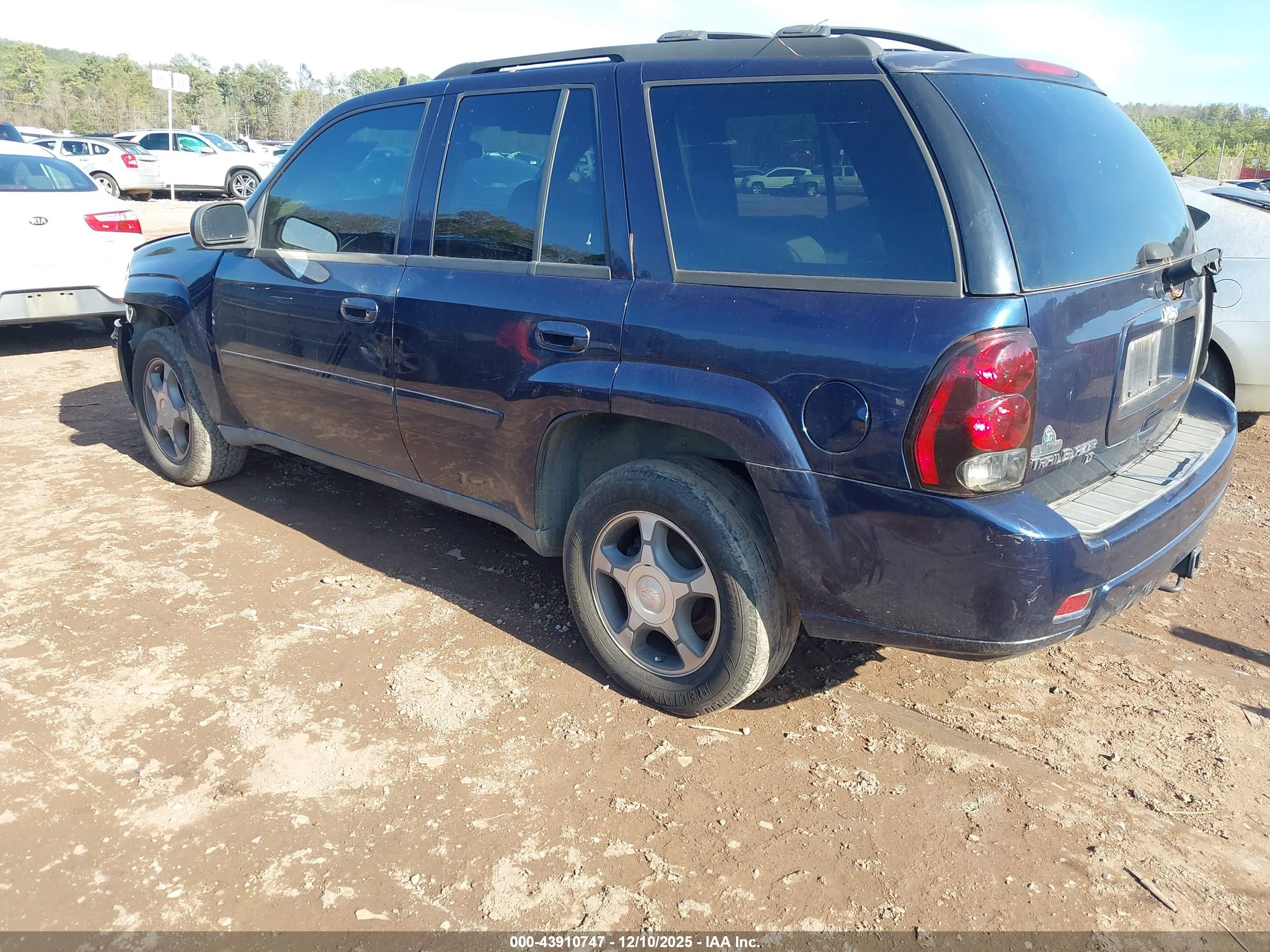CHEVROLET TRAILBLAZER image 3