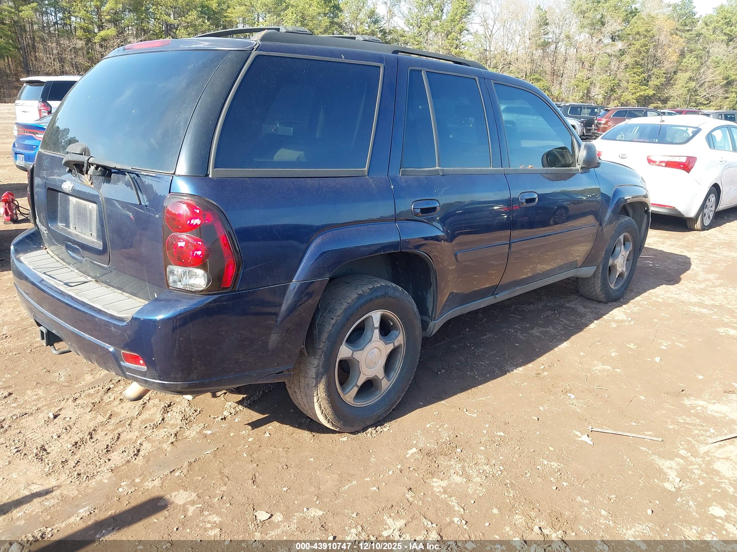 CHEVROLET TRAILBLAZER image 4