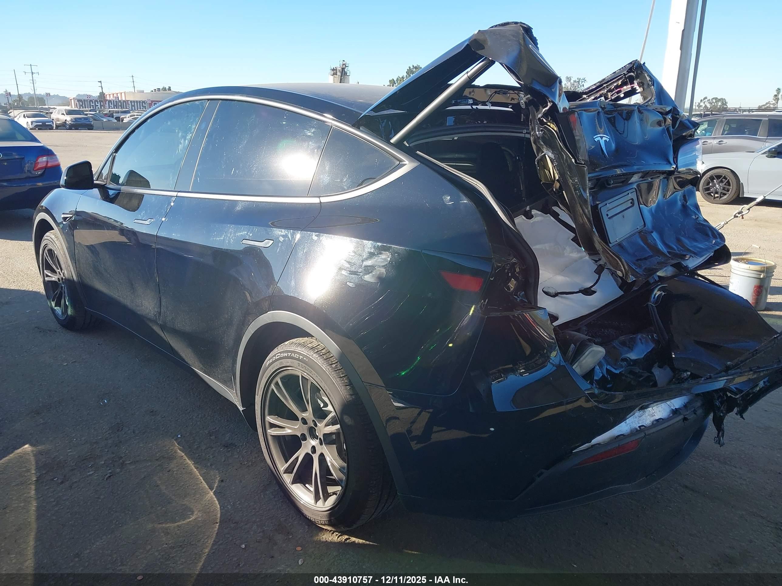 TESLA MODEL image 3