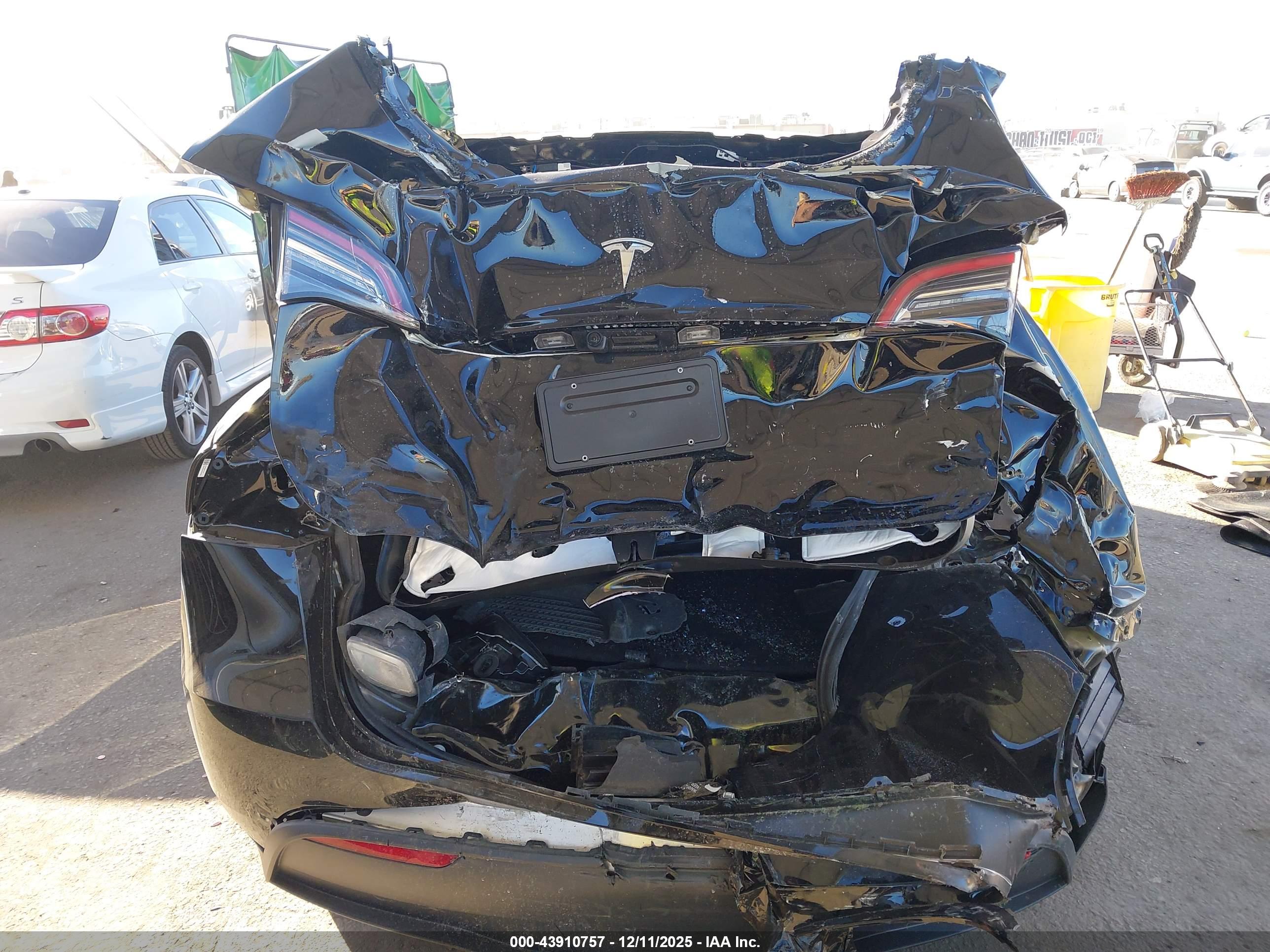 TESLA MODEL image 6