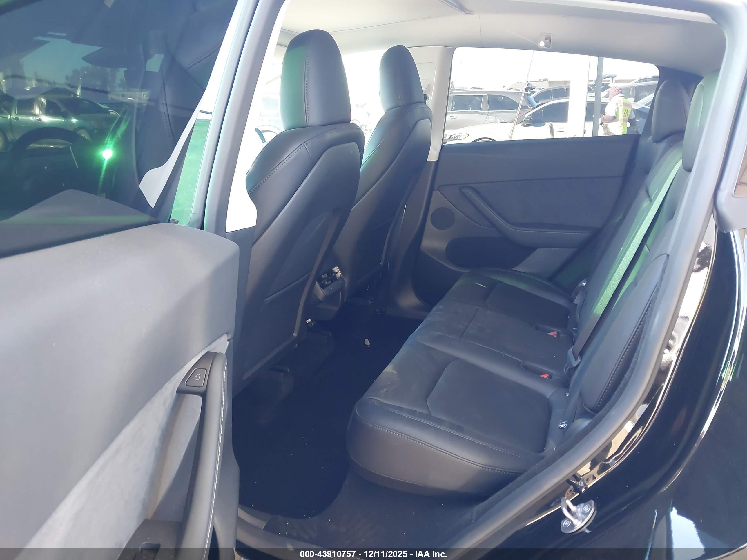 TESLA MODEL image 8