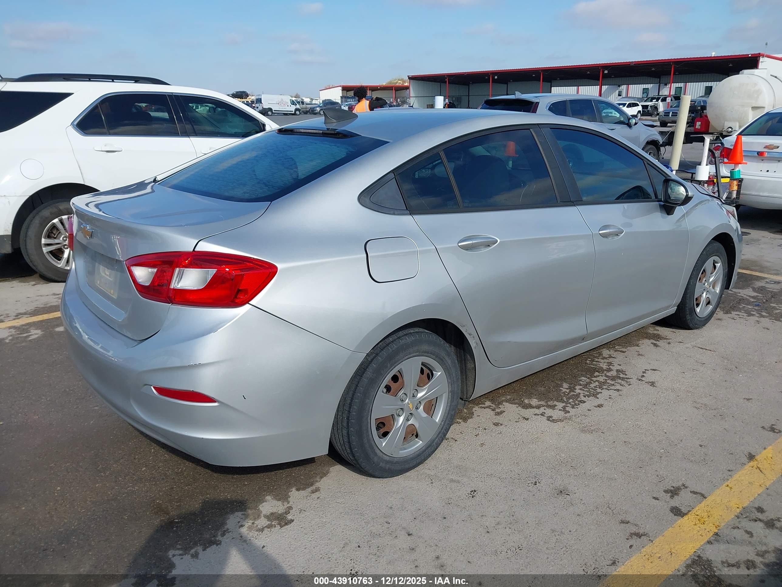 CHEVROLET CRUZE image 4
