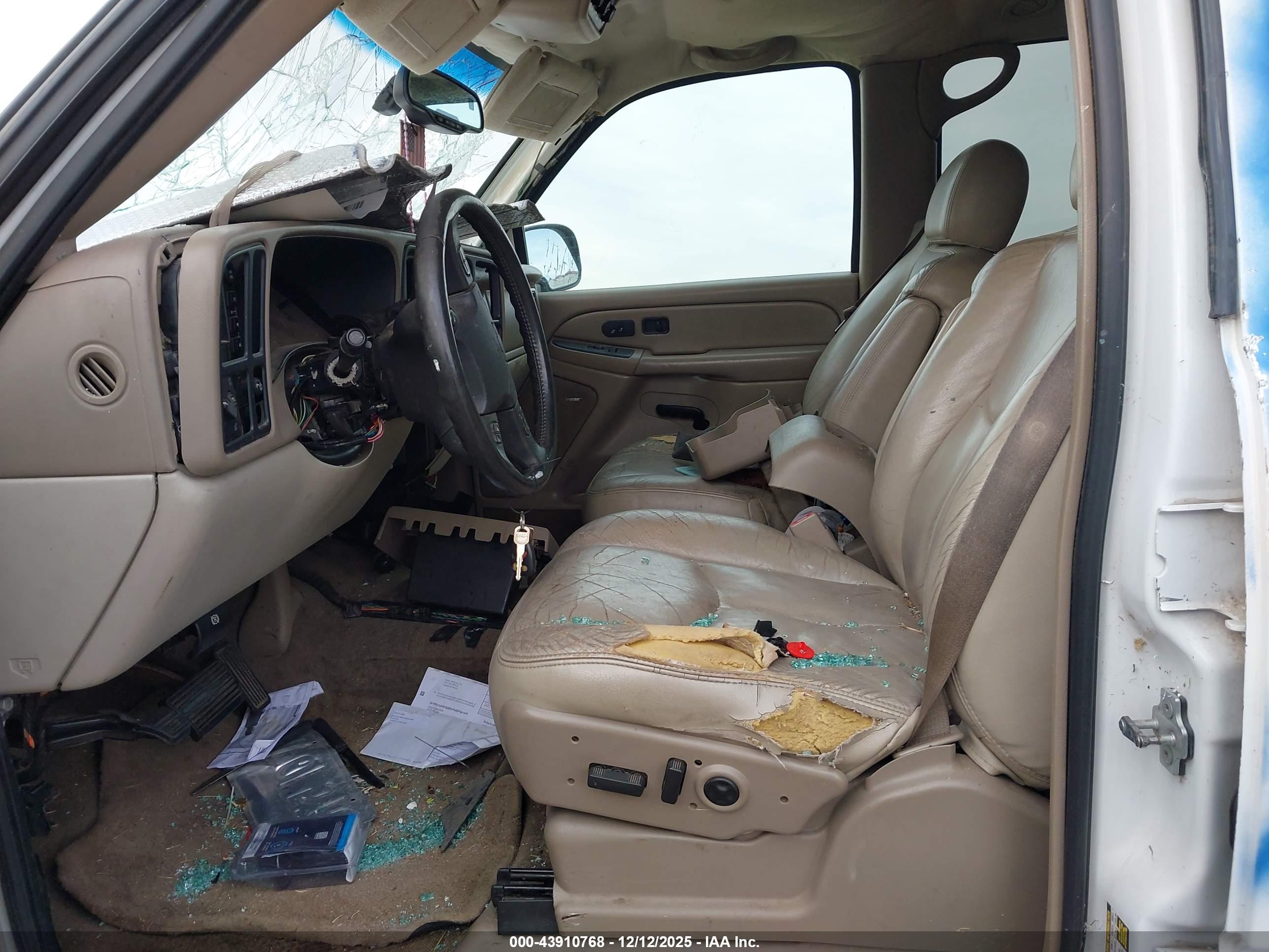 CHEVROLET SUBURBAN image 5