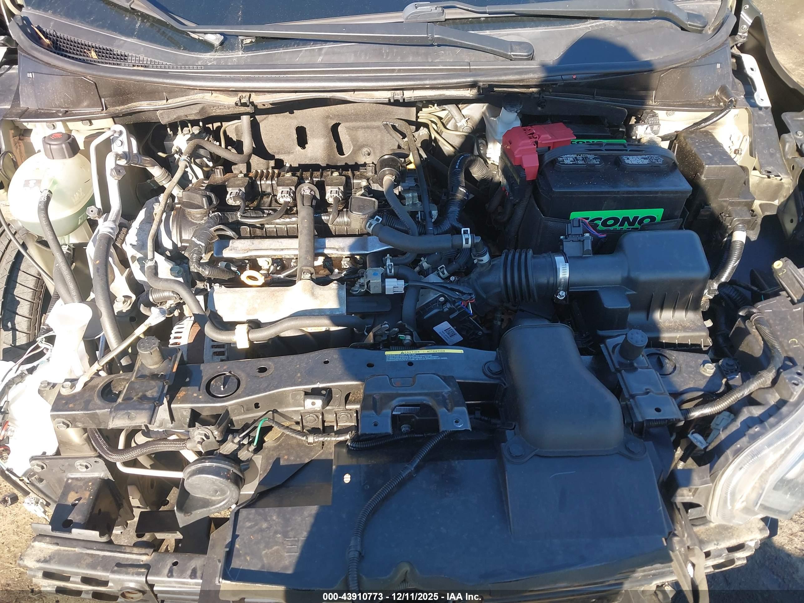 NISSAN VERSA image 10