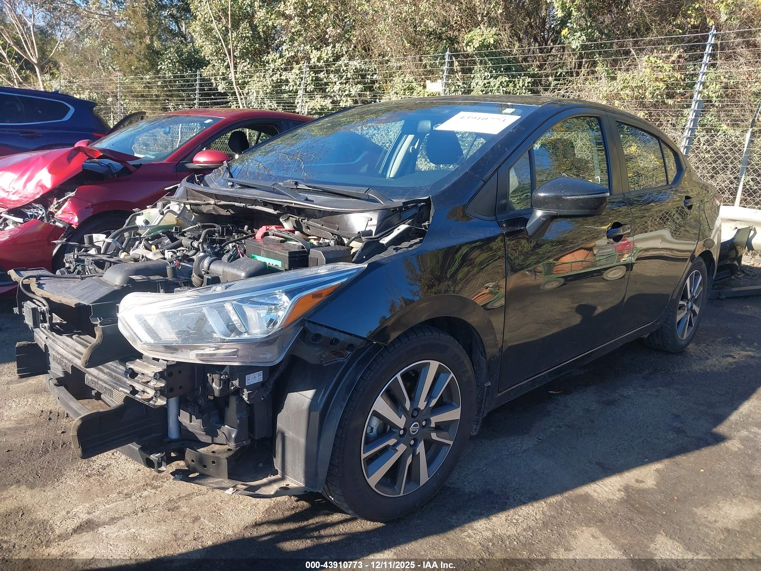 NISSAN VERSA image 2