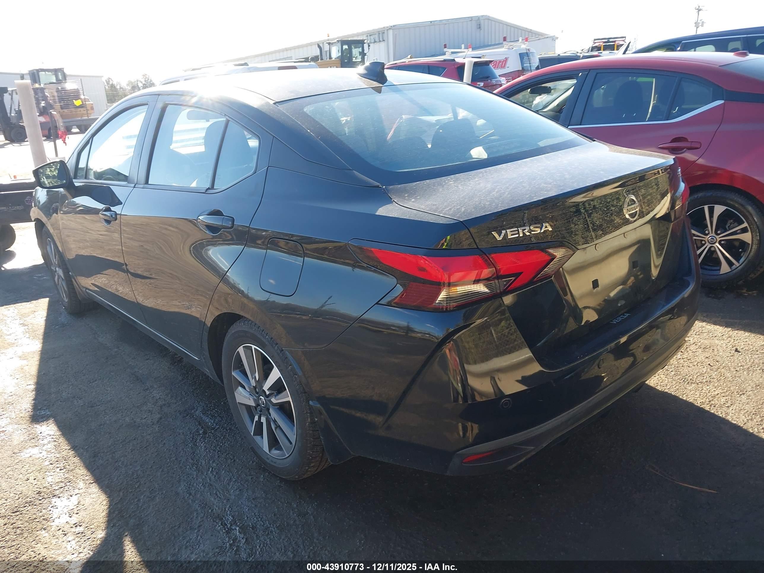 NISSAN VERSA image 3