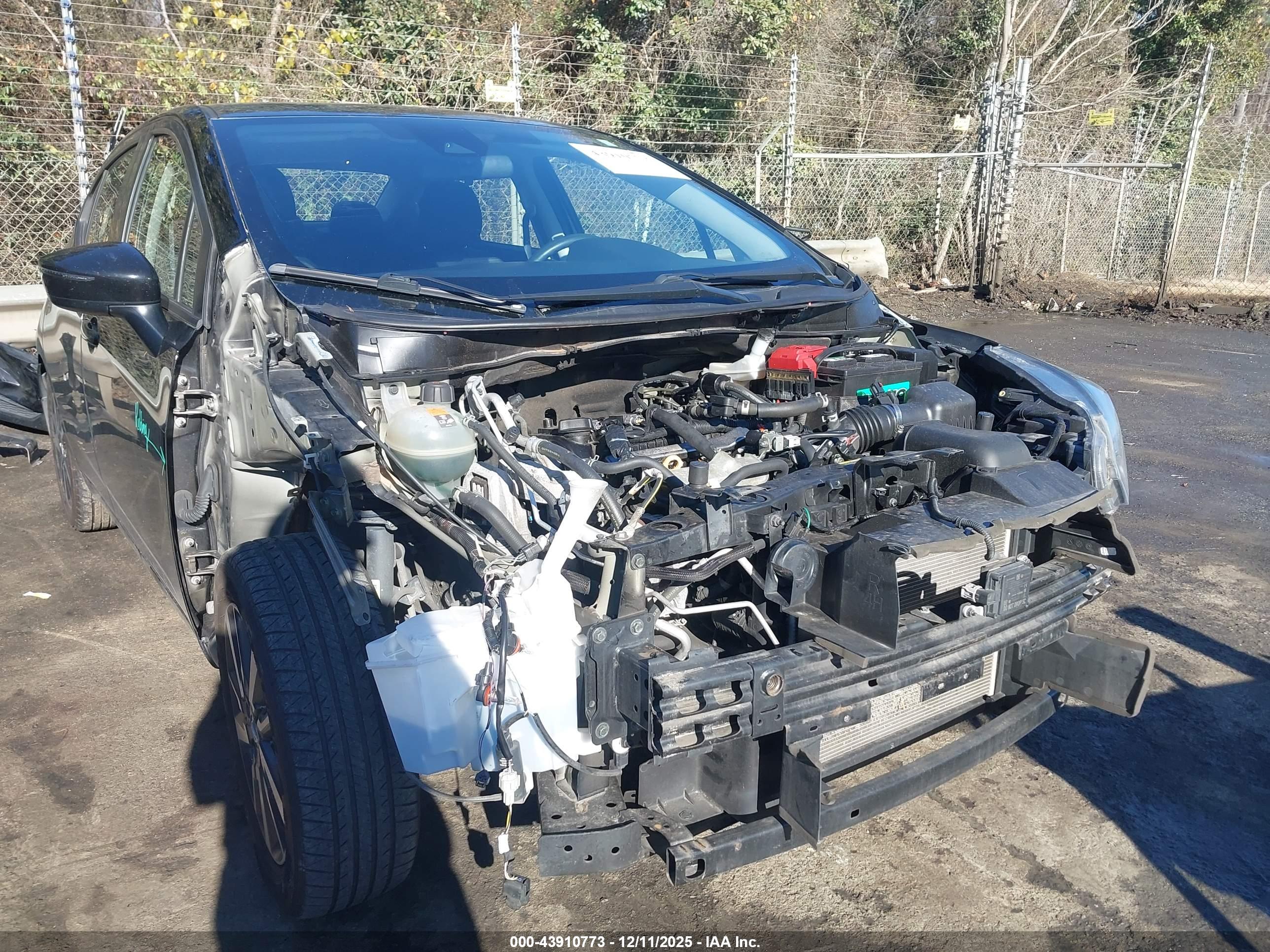 NISSAN VERSA image 6
