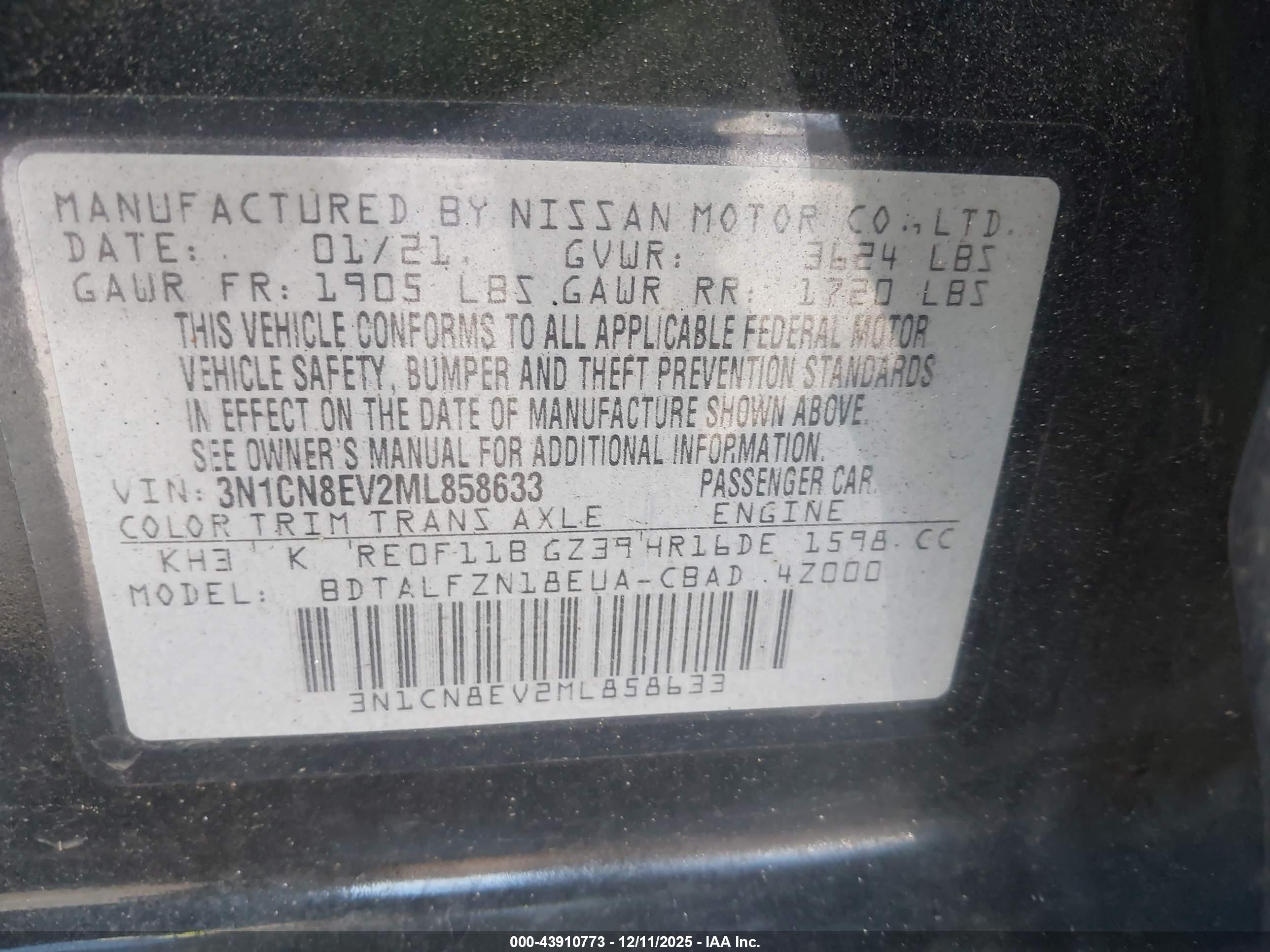 NISSAN VERSA image 9