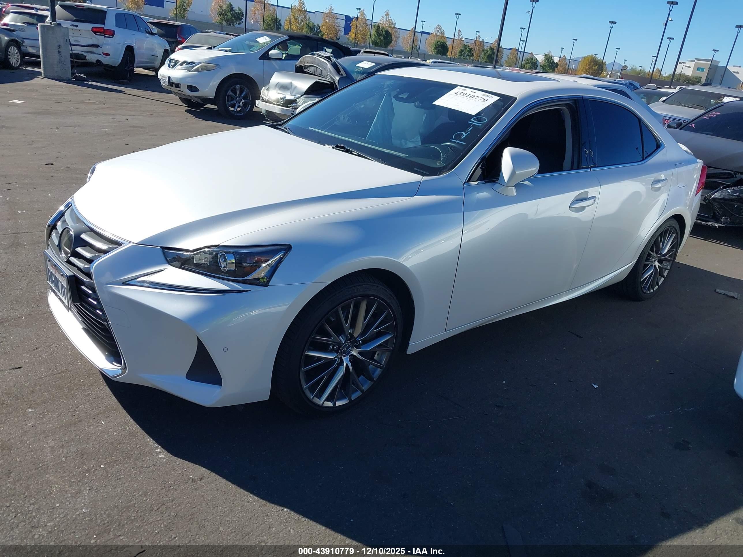 LEXUS IS image 2