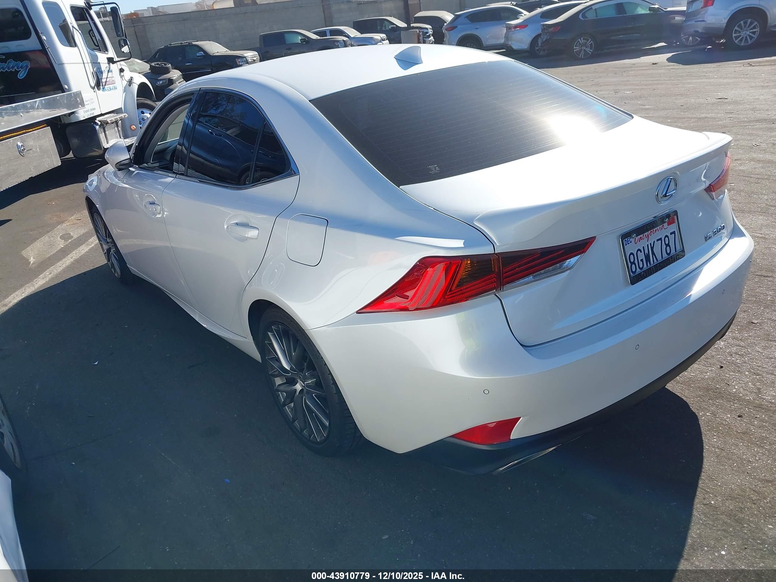 LEXUS IS image 3