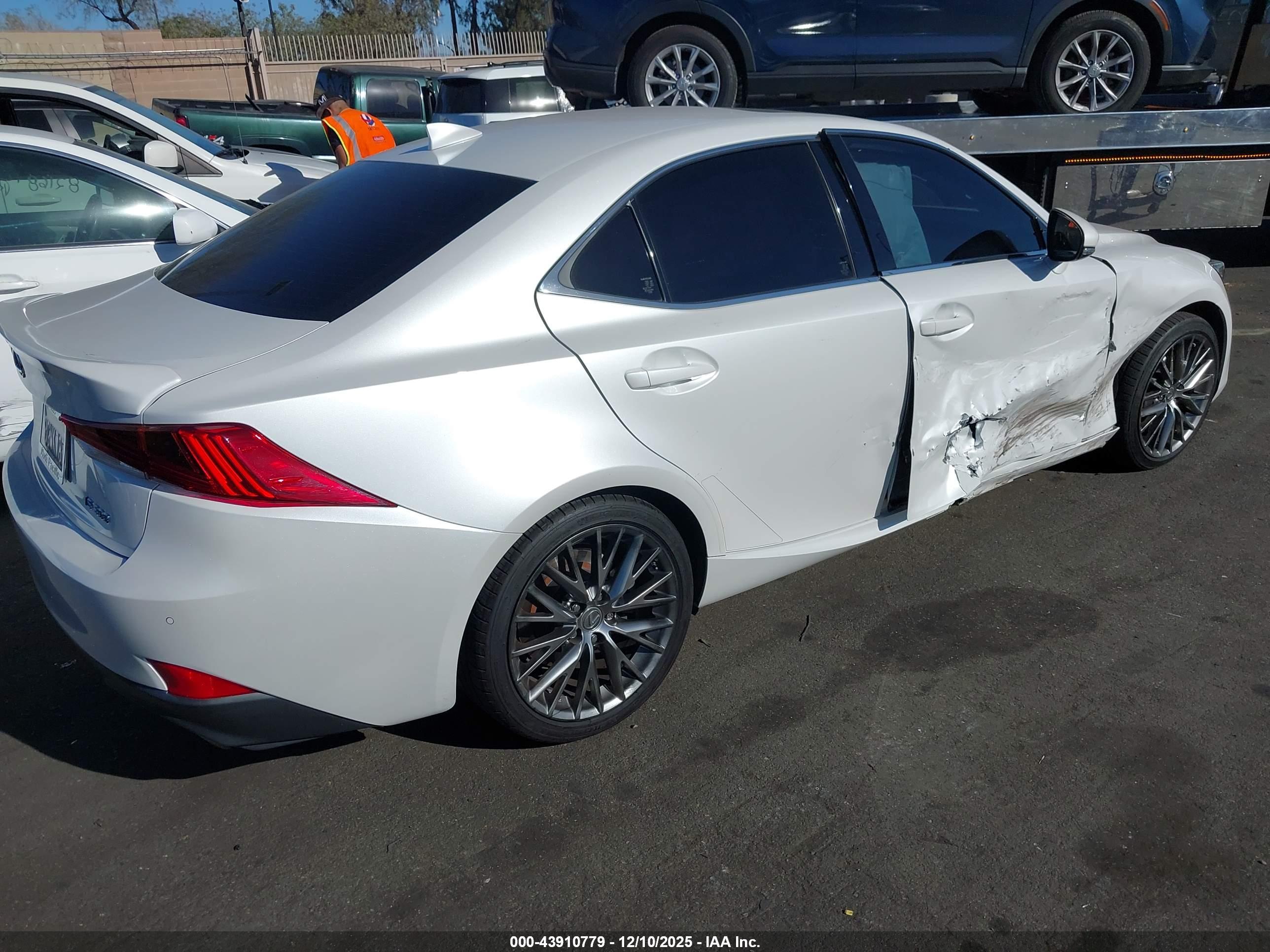 LEXUS IS image 4